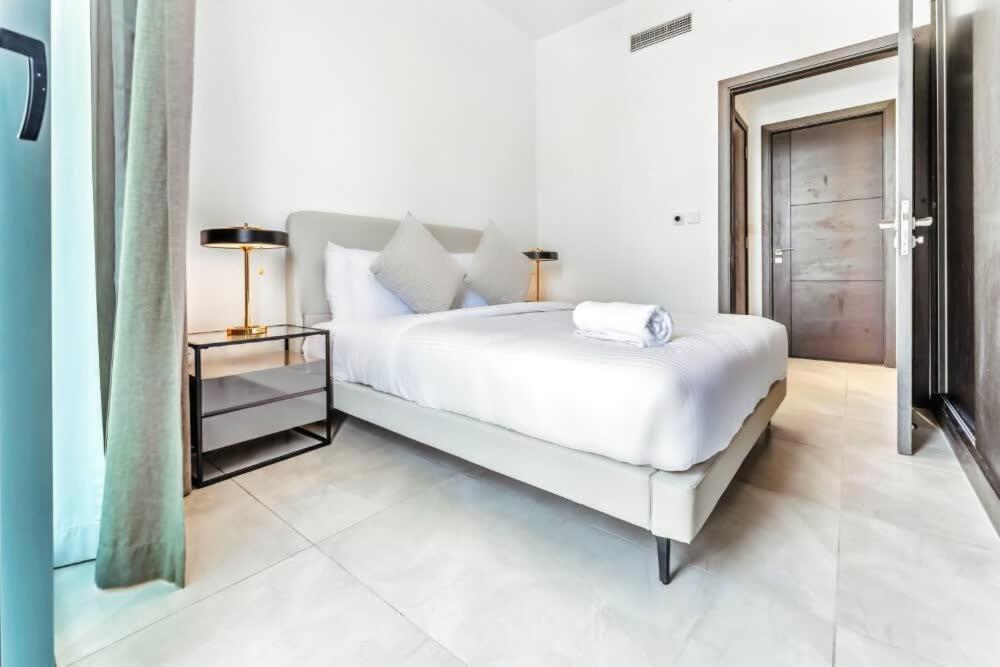 FAM Living Paragon IGO 1 Bed Modern Retreat