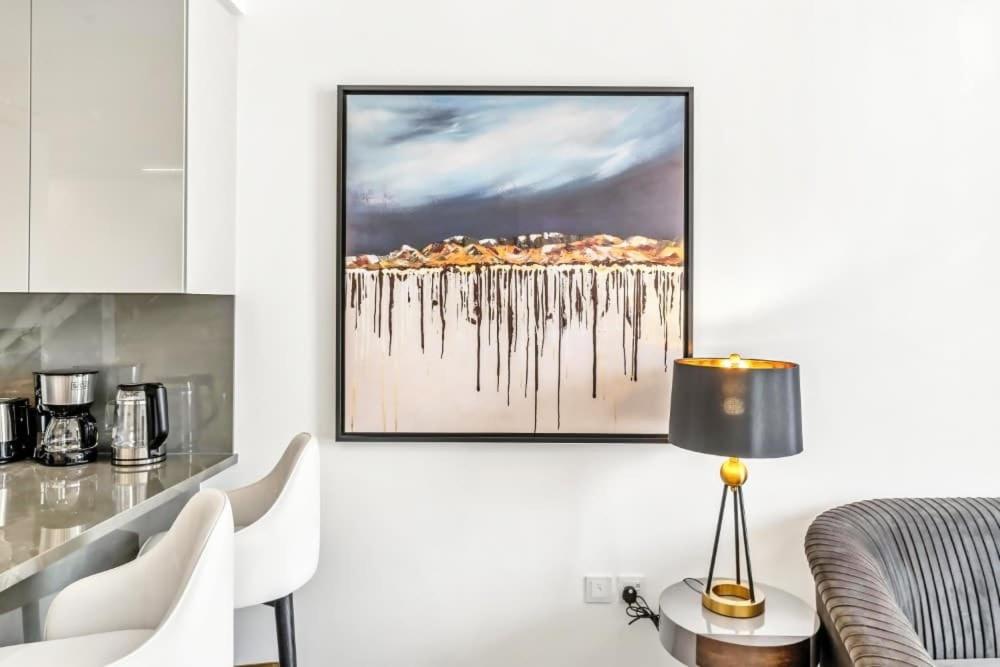 FAM Living Paragon IGO 1 Bed Modern Retreat