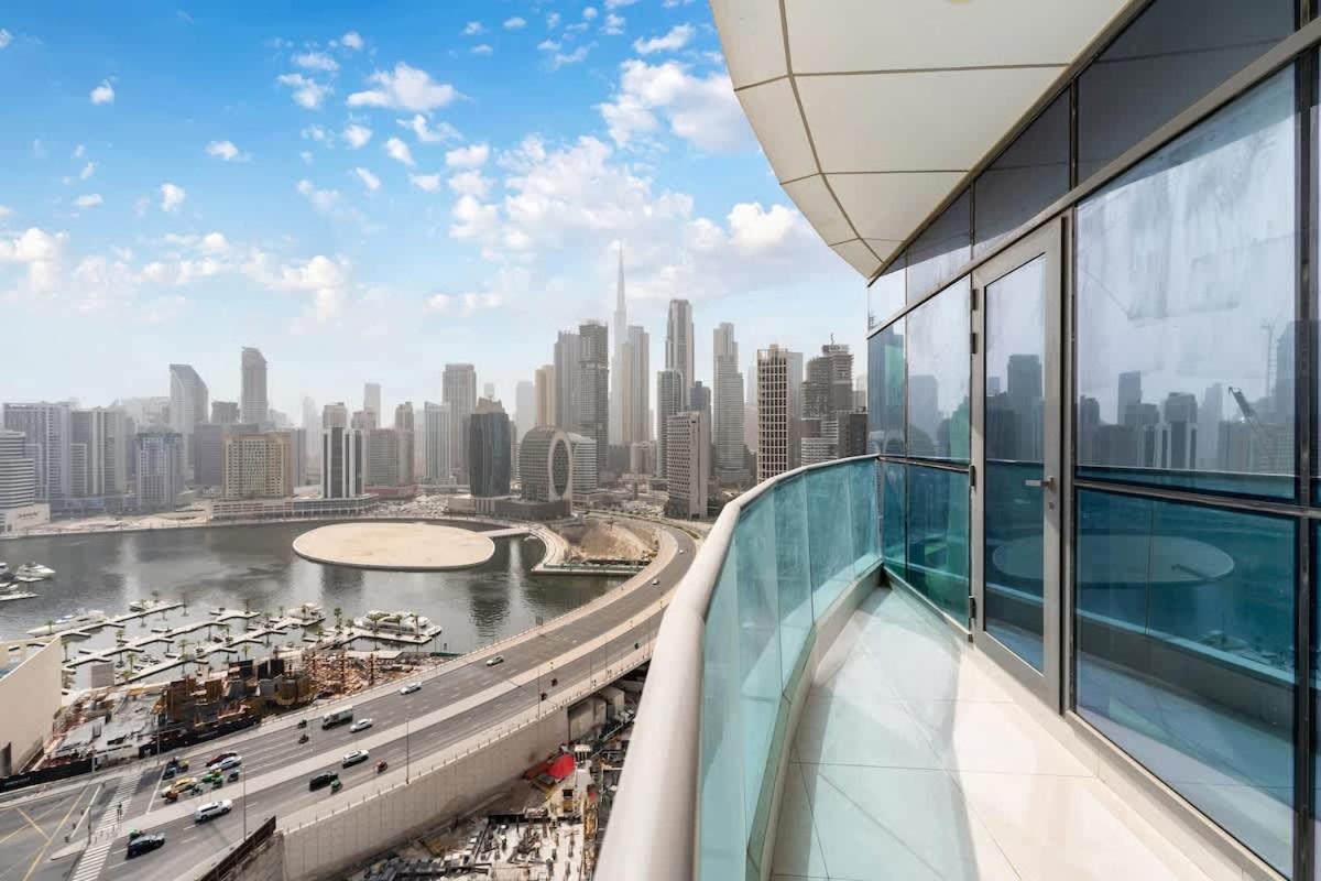 FAM Living - 2BR Apartment with Burj & Canal Views at The Bay