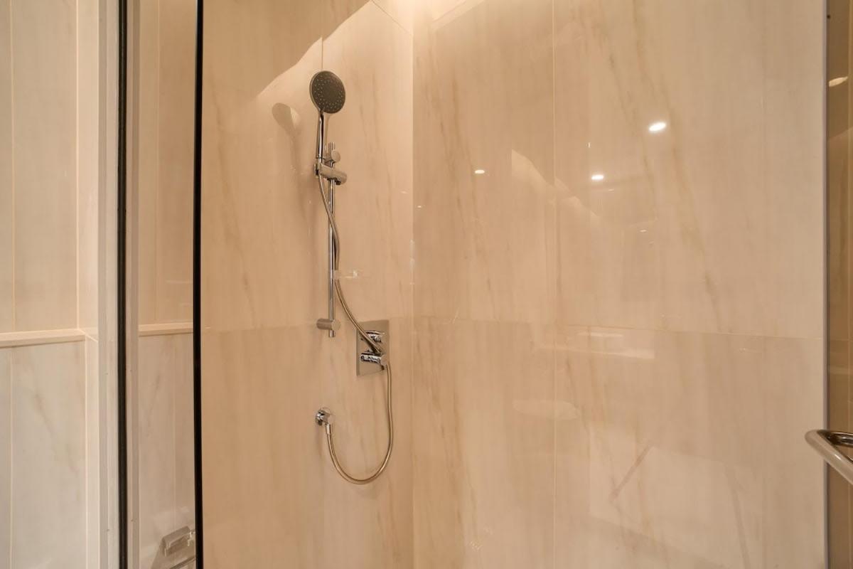 FAM Living Dubai Escape Sleek Studio at Peninsula Five