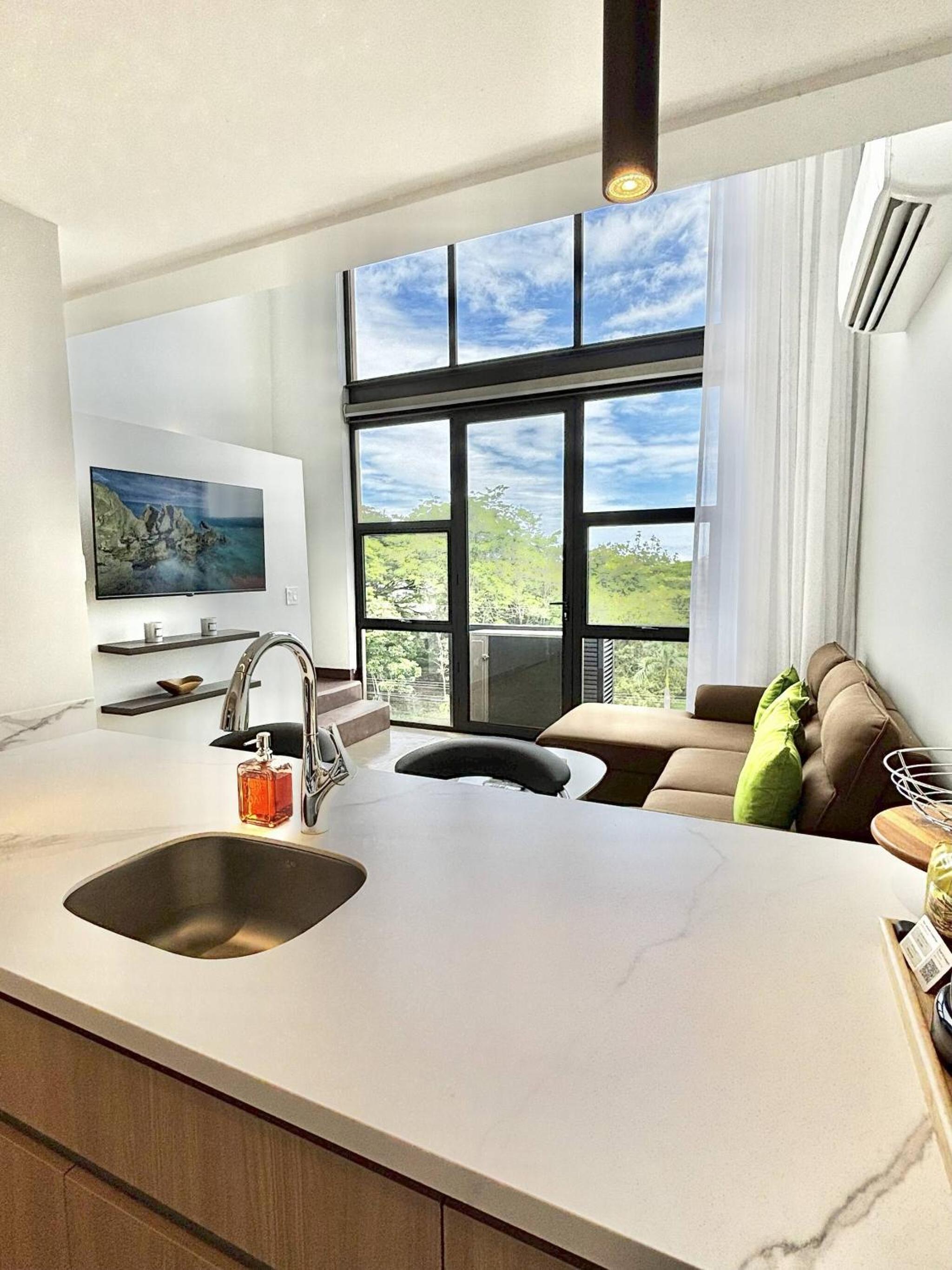 Brand New Loft Few Steps From The Beach