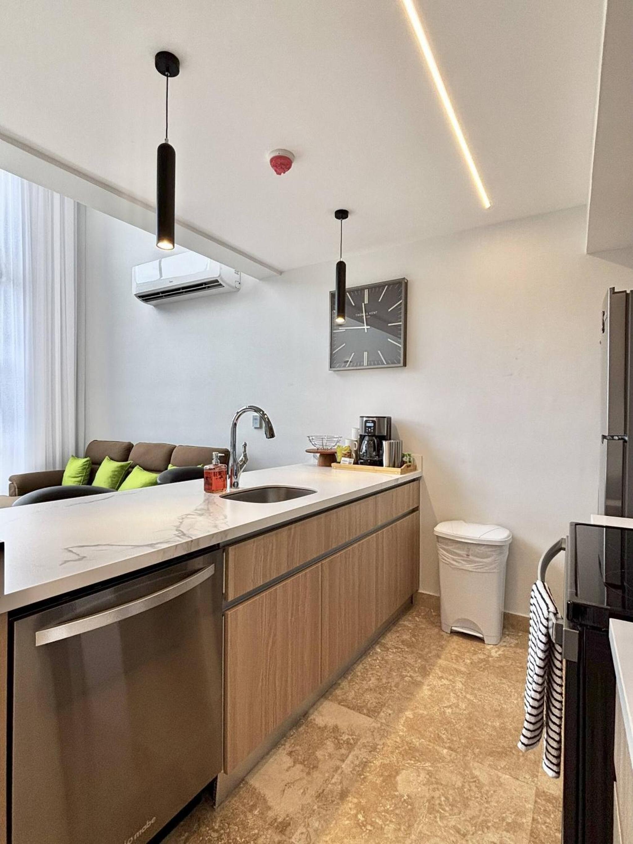 Brand New Loft Few Steps From The Beach