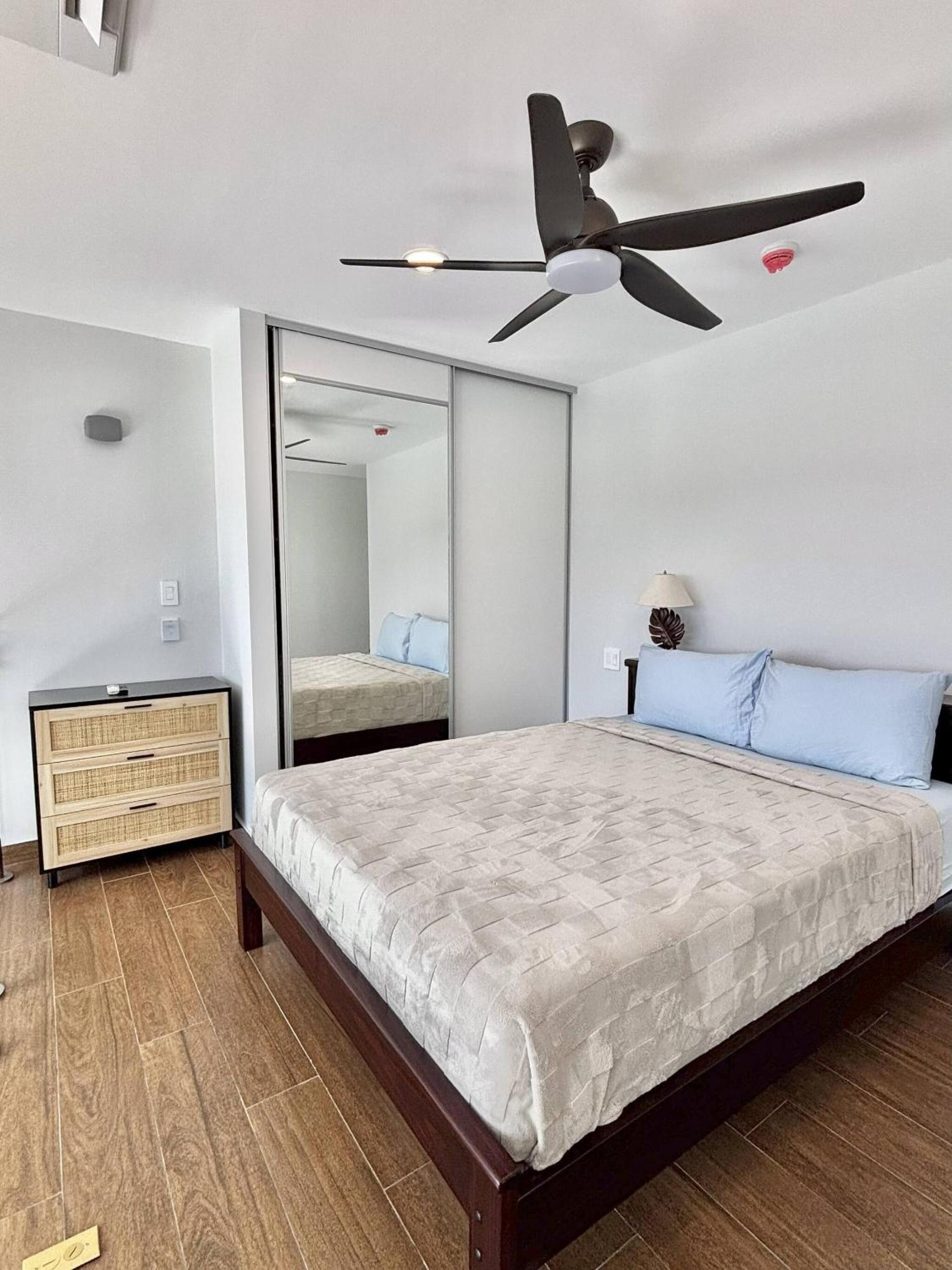 Brand New Loft Few Steps From The Beach