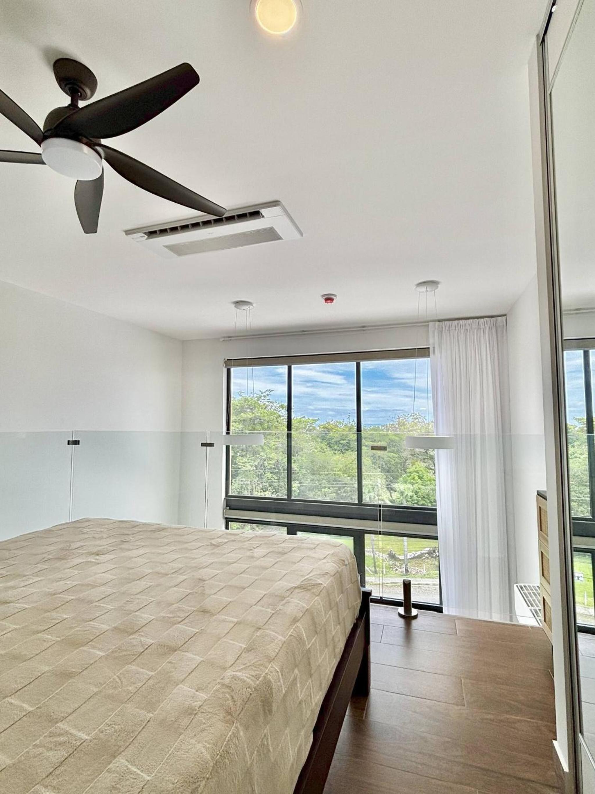 Brand New Loft Few Steps From The Beach