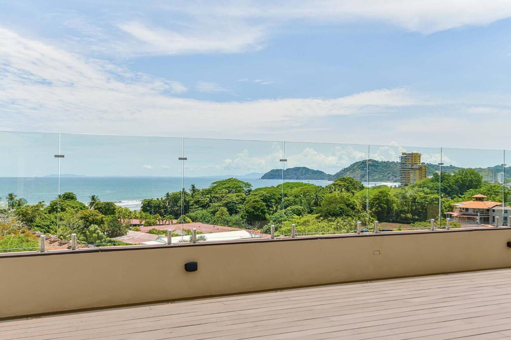 Brand New Loft Few Steps From The Beach