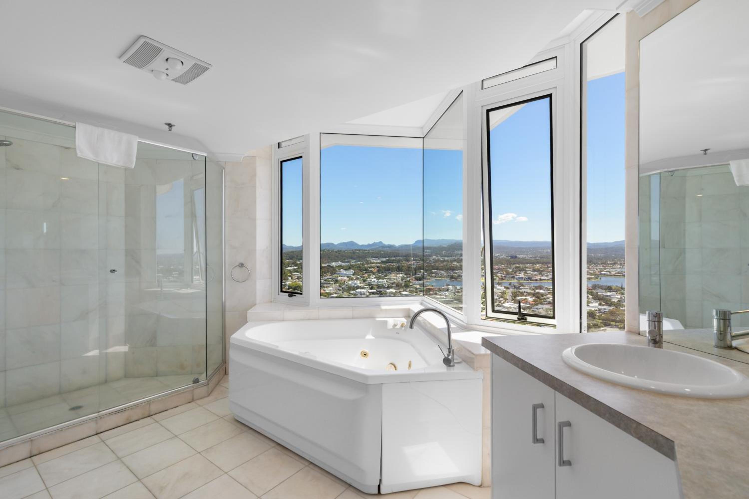 Elysian Blue 3BR Burleigh Heads Escape - Hosted by Burleigh Letting Co