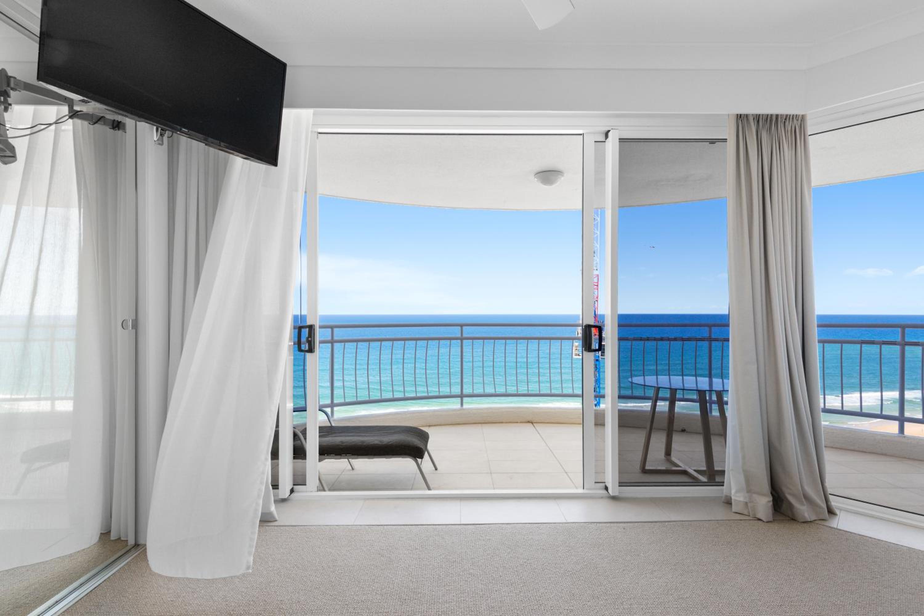 Elysian Blue 3BR Burleigh Heads Escape - Hosted by Burleigh Letting Co