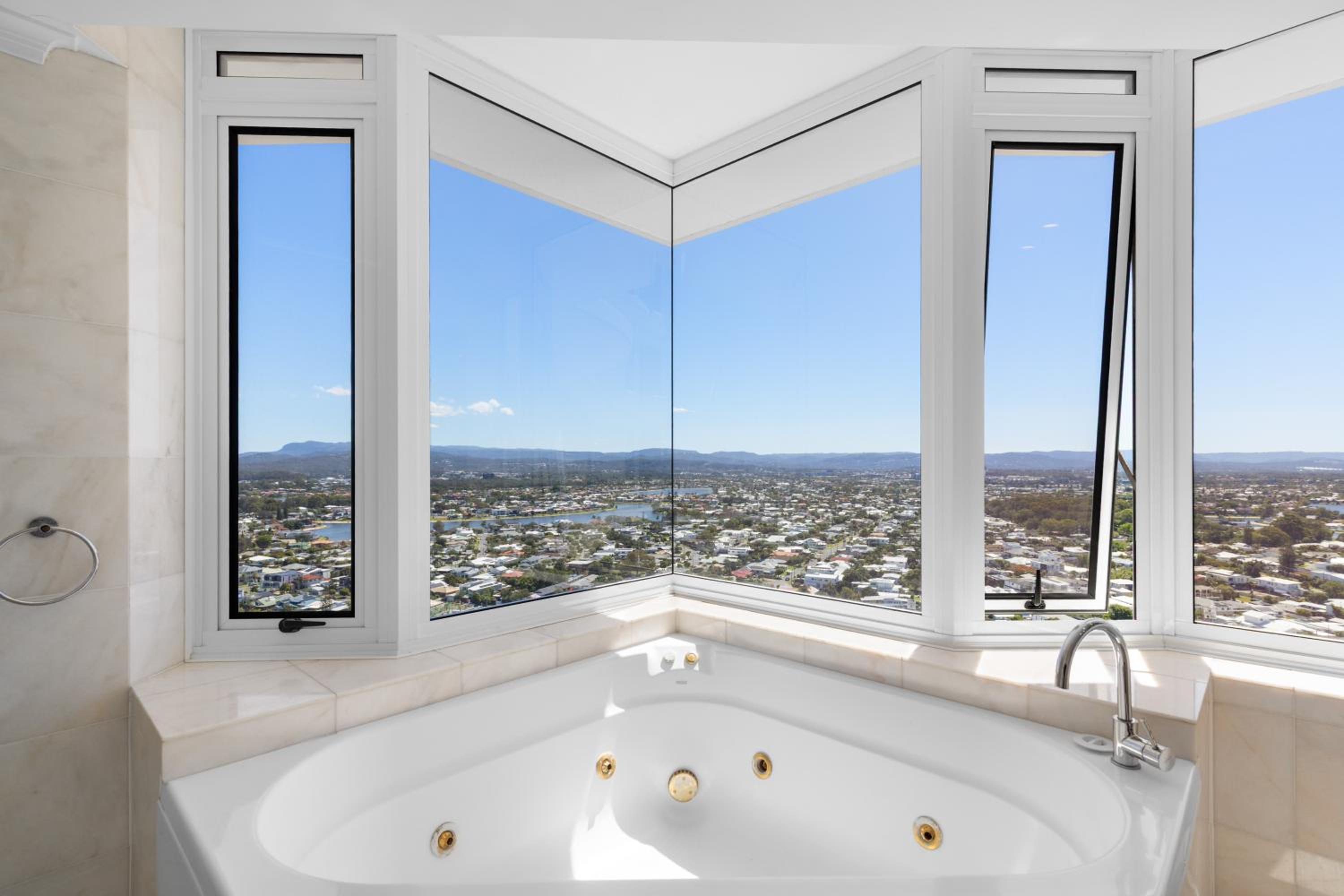Elysian Blue 3BR Burleigh Heads Escape - Hosted by Burleigh Letting Co