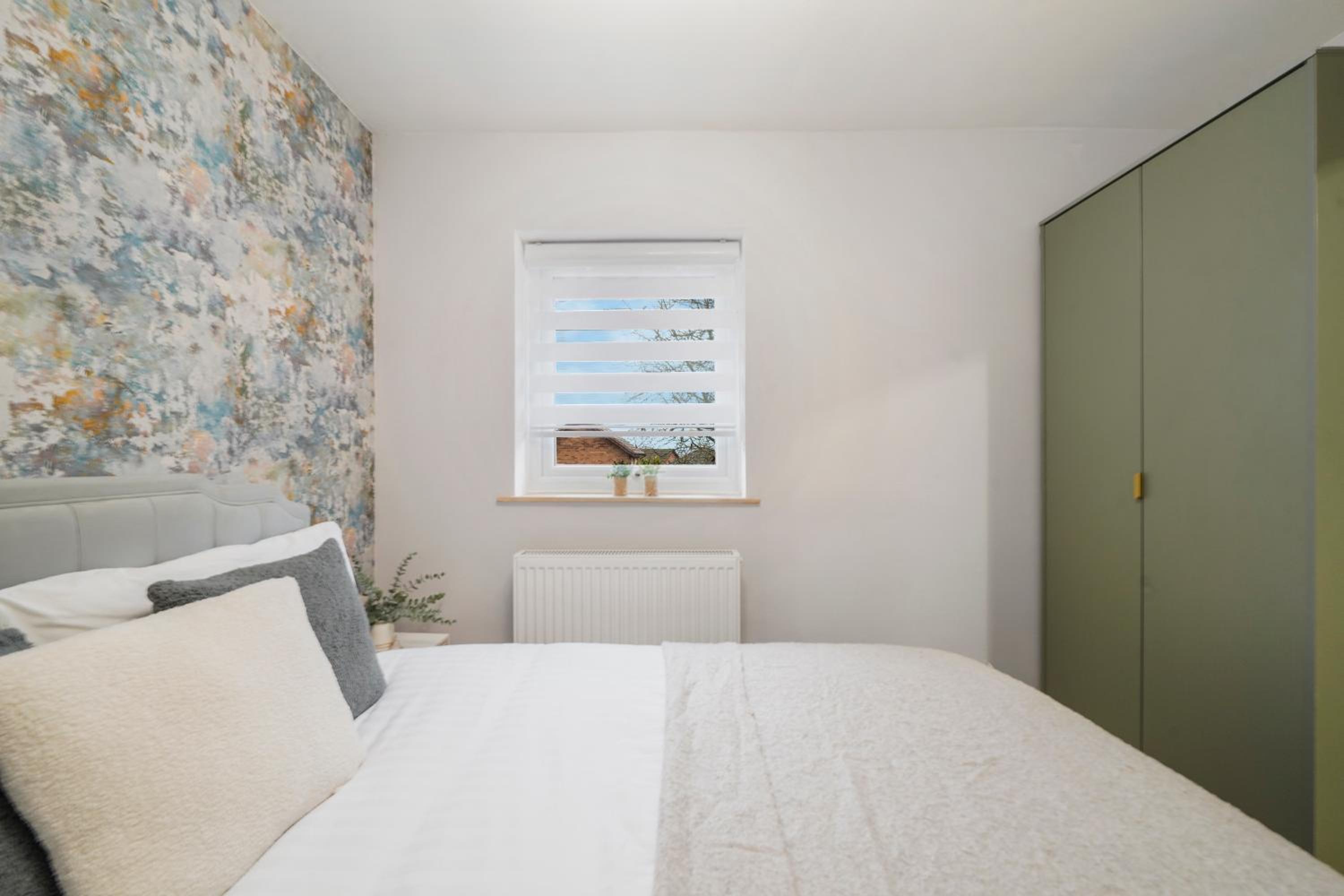 Milton Keynes 3BR, Modern Home, Sleeps 5, Families Stays, Parking , Free WiFi