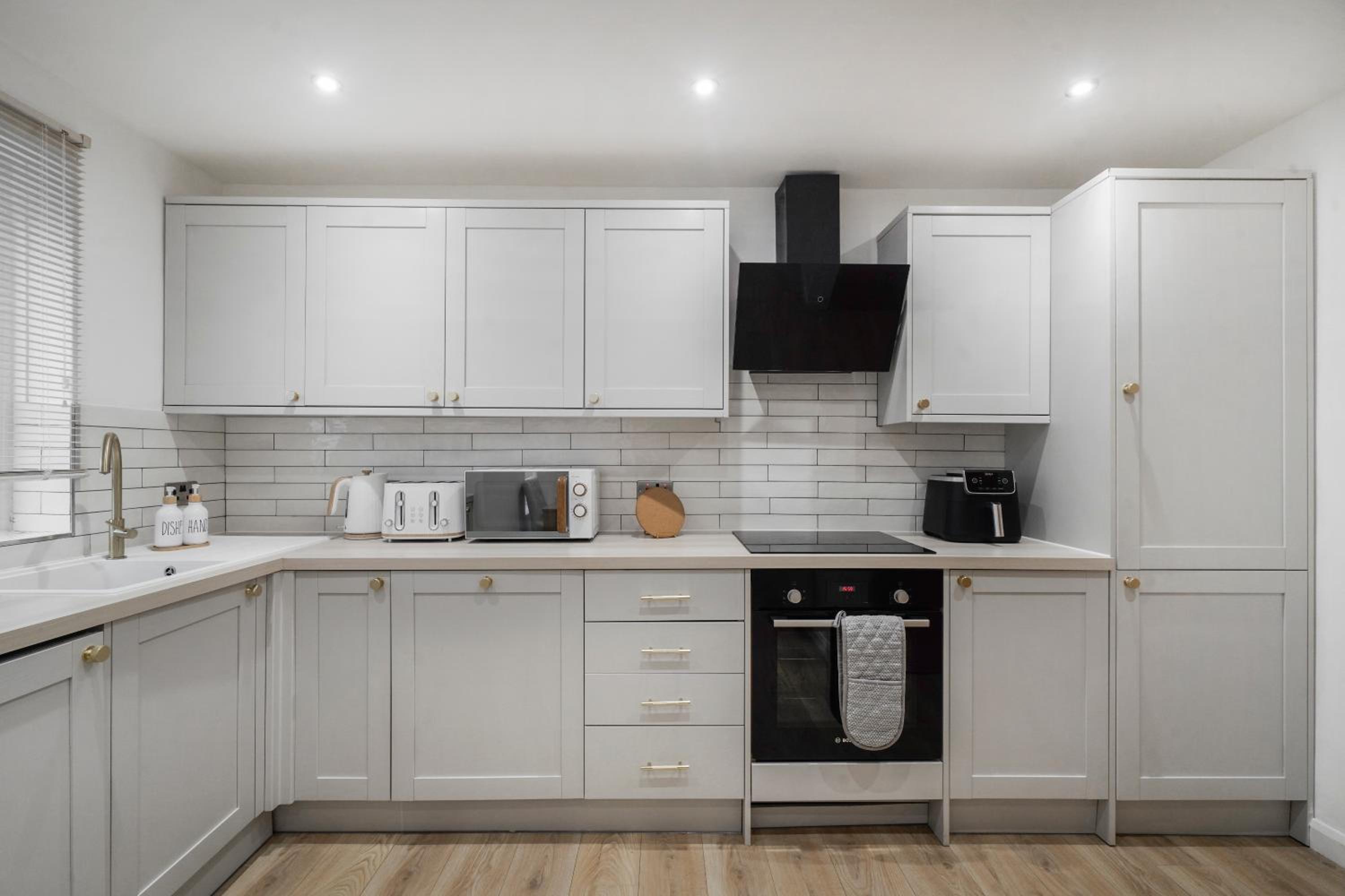Milton Keynes 3BR, Modern Home, Sleeps 5, Families Stays, Parking , Free WiFi