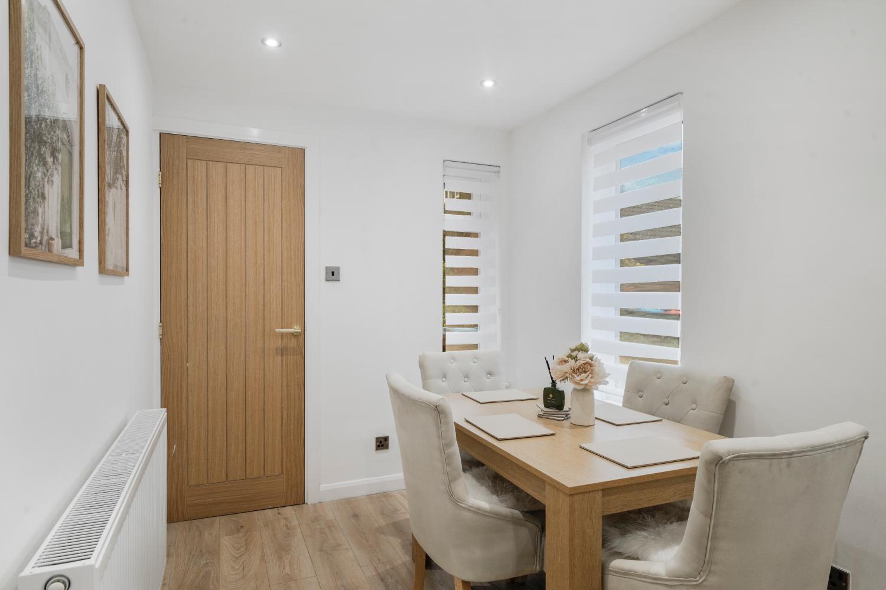 Milton Keynes 3BR, Modern Home, Sleeps 5, Families Stays, Parking , Free WiFi