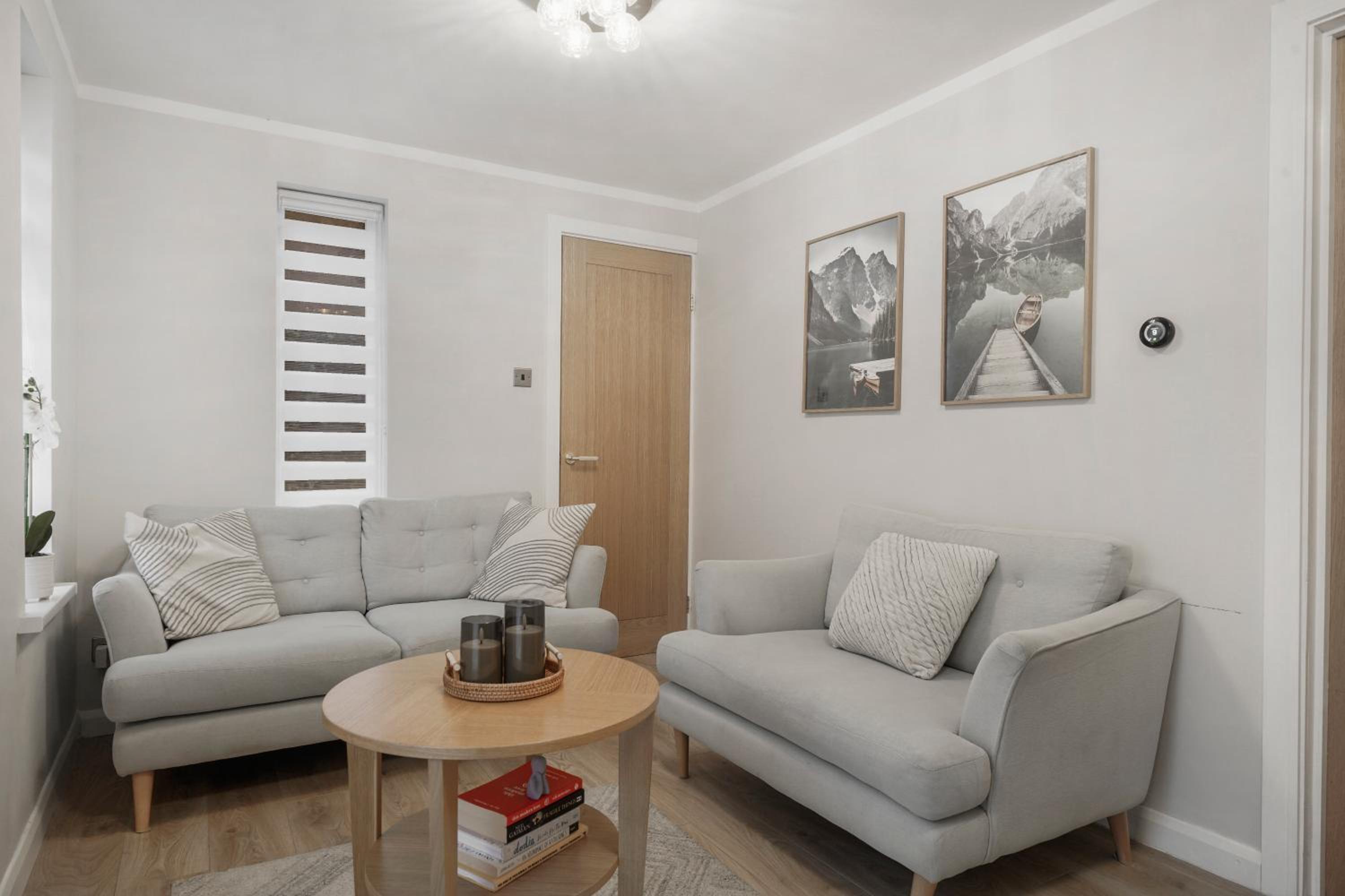 Milton Keynes 3BR, Modern Home, Sleeps 5, Families Stays, Parking , Free WiFi