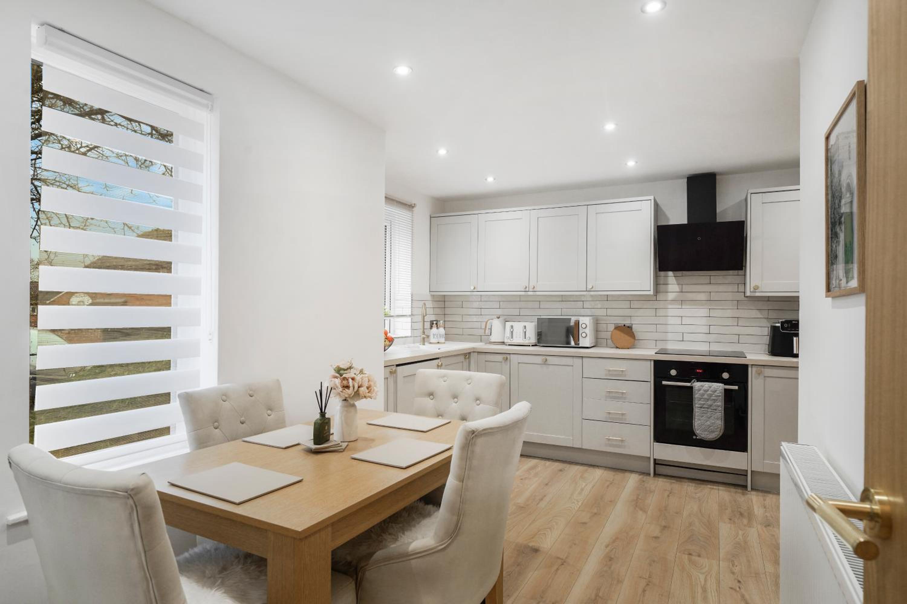Milton Keynes 3BR, Modern Home, Sleeps 5, Families Stays, Parking , Free WiFi