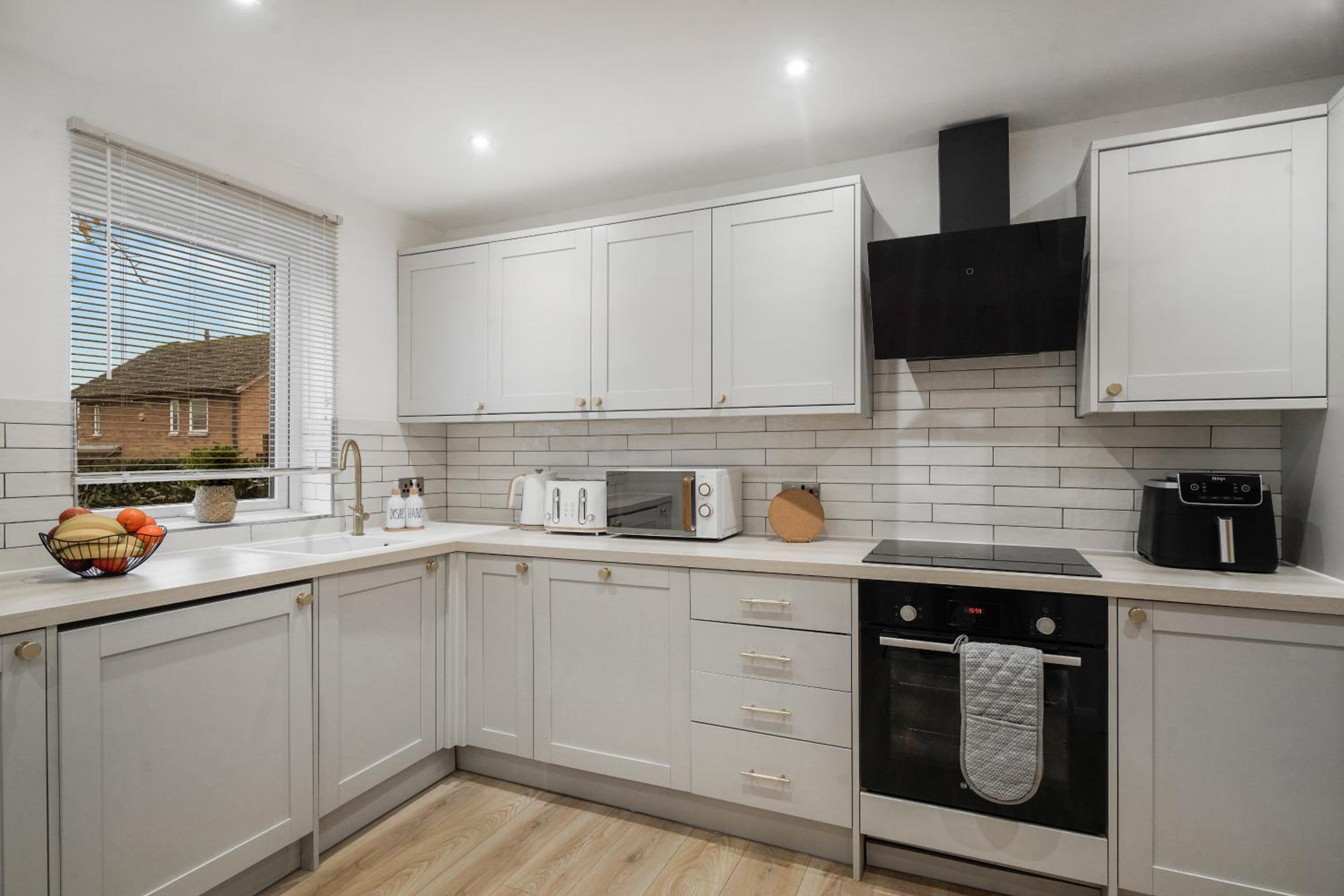 Milton Keynes 3BR, Modern Home, Sleeps 5, Families Stays, Parking , Free WiFi