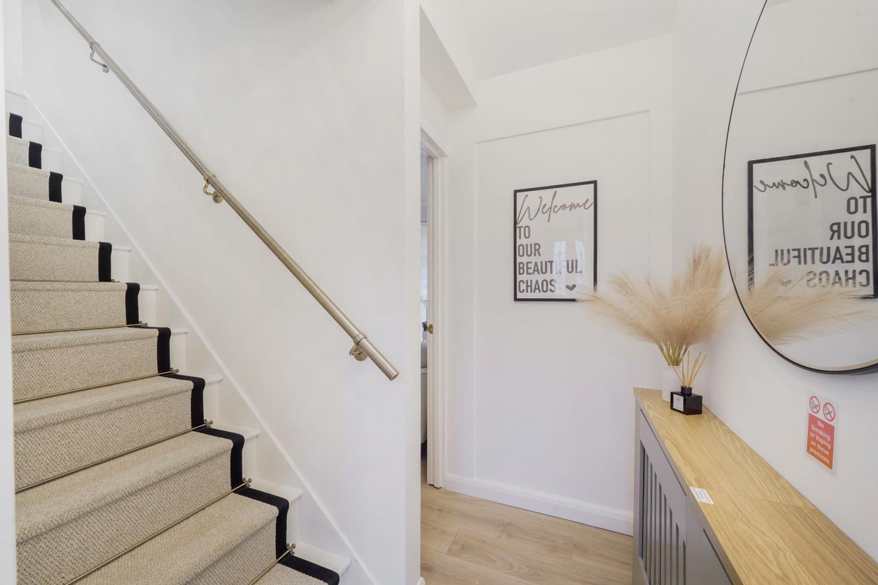 Milton Keynes 3BR, Modern Home, Sleeps 5, Families Stays, Parking , Free WiFi