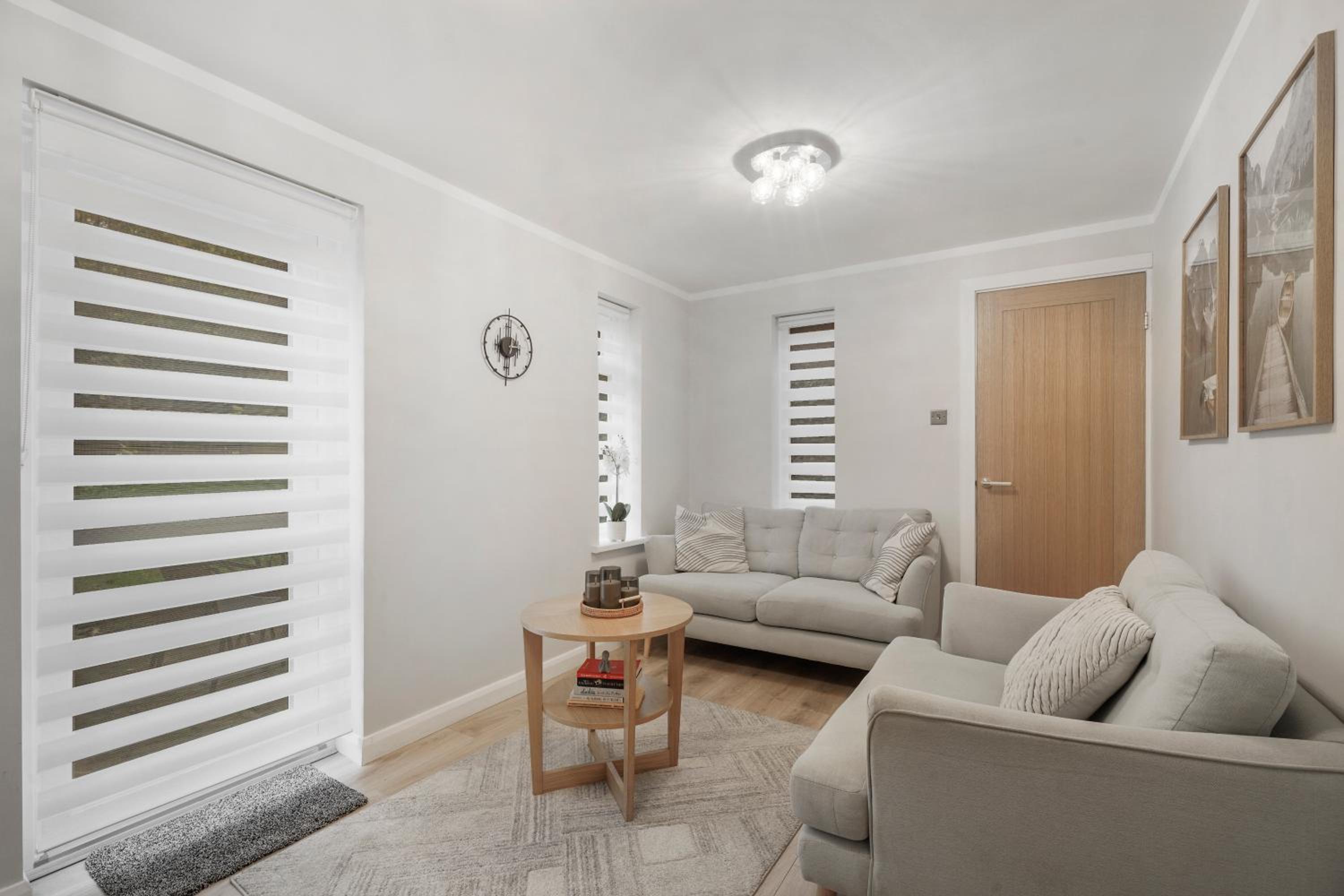 Milton Keynes 3BR, Modern Home, Sleeps 5, Families Stays, Parking , Free WiFi