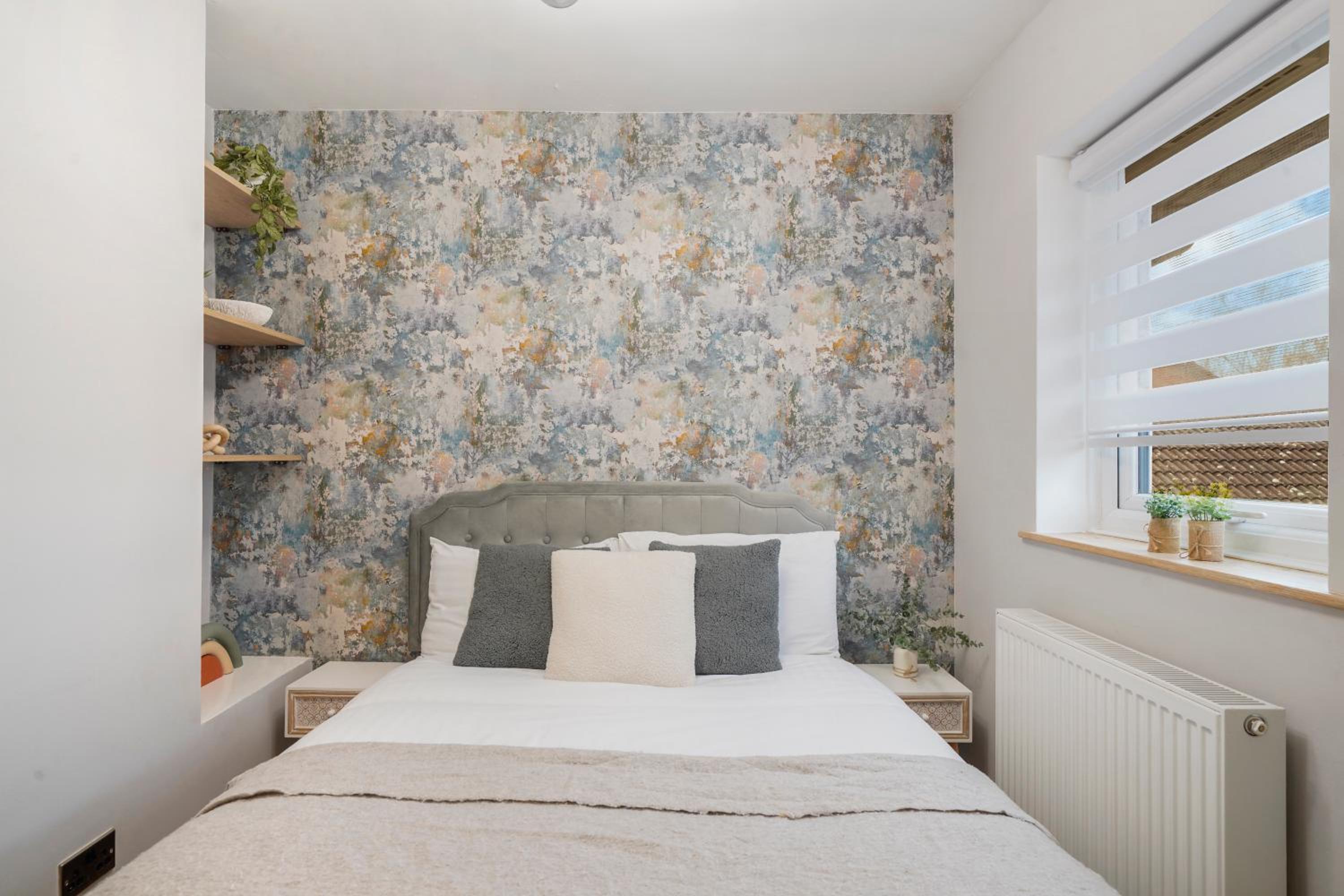 Milton Keynes 3BR, Modern Home, Sleeps 5, Families Stays, Parking , Free WiFi