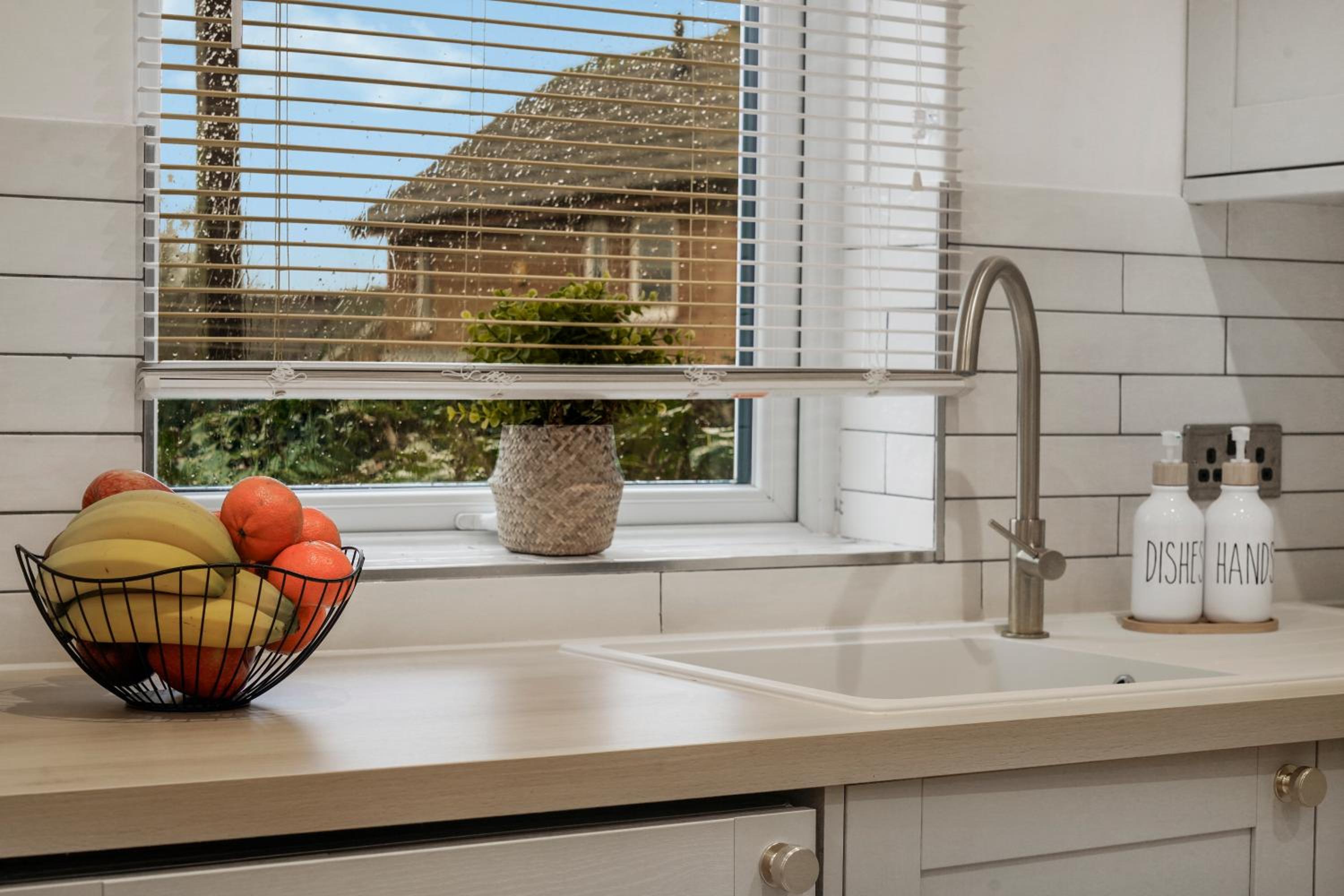 Milton Keynes 3BR, Modern Home, Sleeps 5, Families Stays, Parking , Free WiFi
