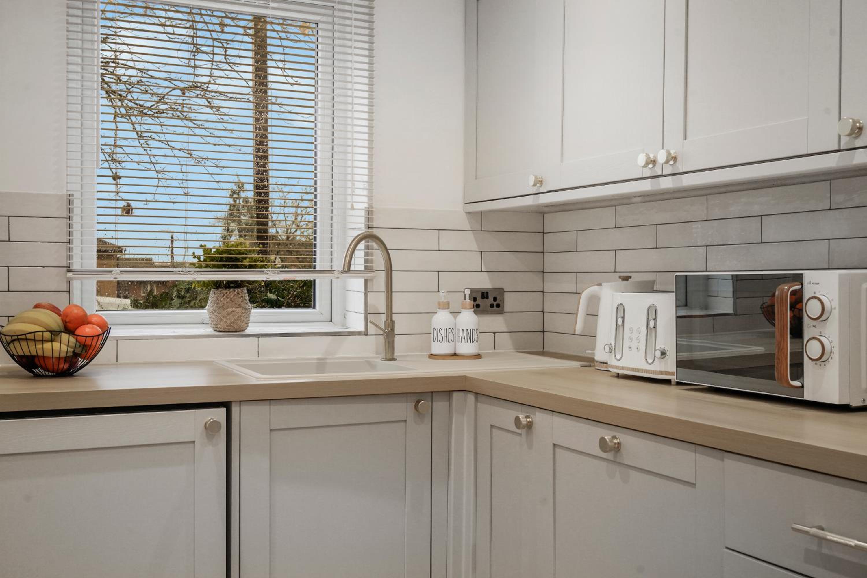 Milton Keynes 3BR, Modern Home, Sleeps 5, Families Stays, Parking , Free WiFi