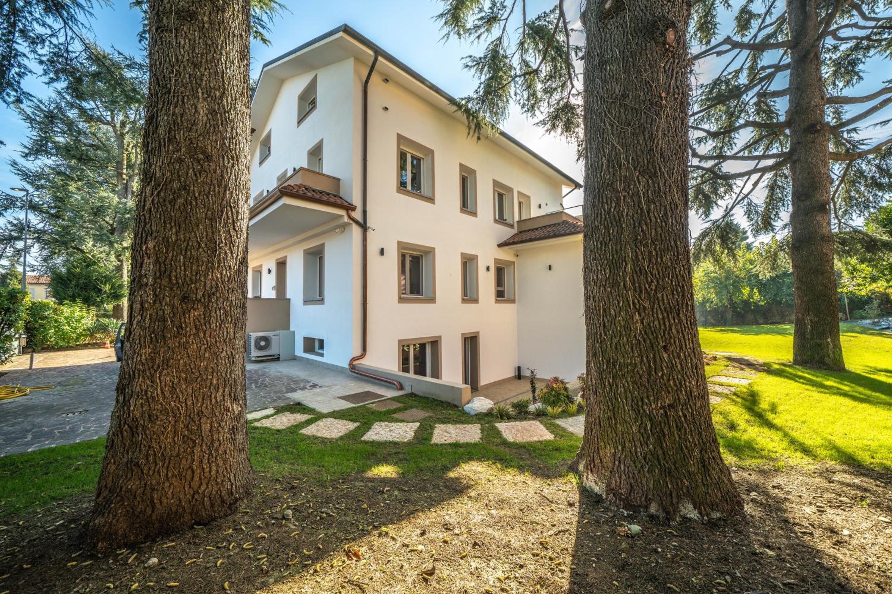 Green Apartments & Parking,Vimercate
