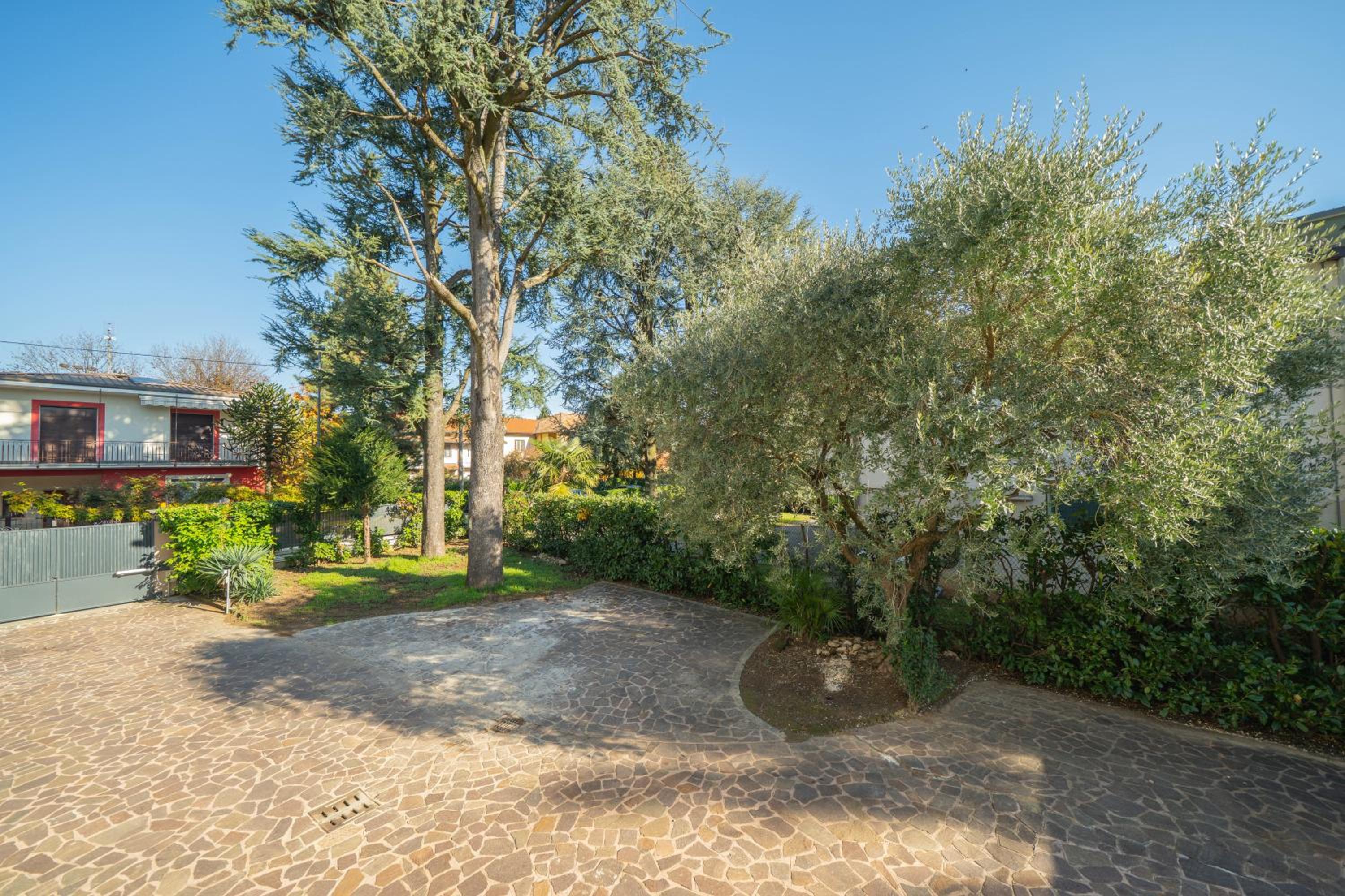 Green Apartments & Parking,Vimercate