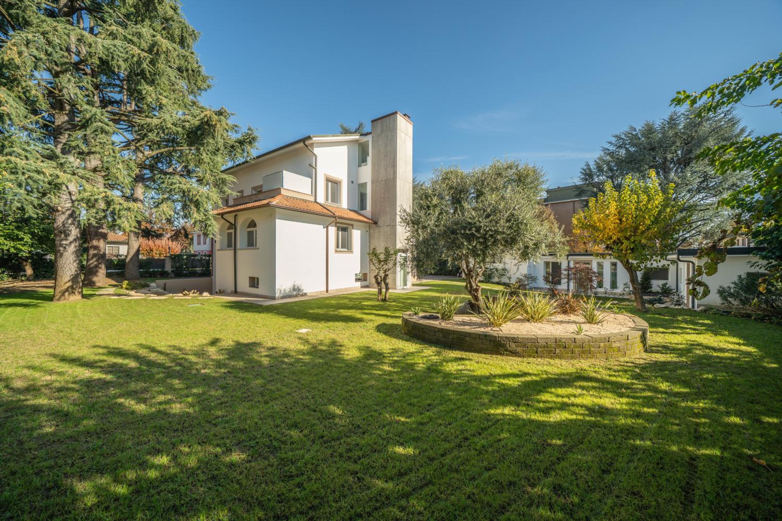 Green Apartments & Parking,Vimercate