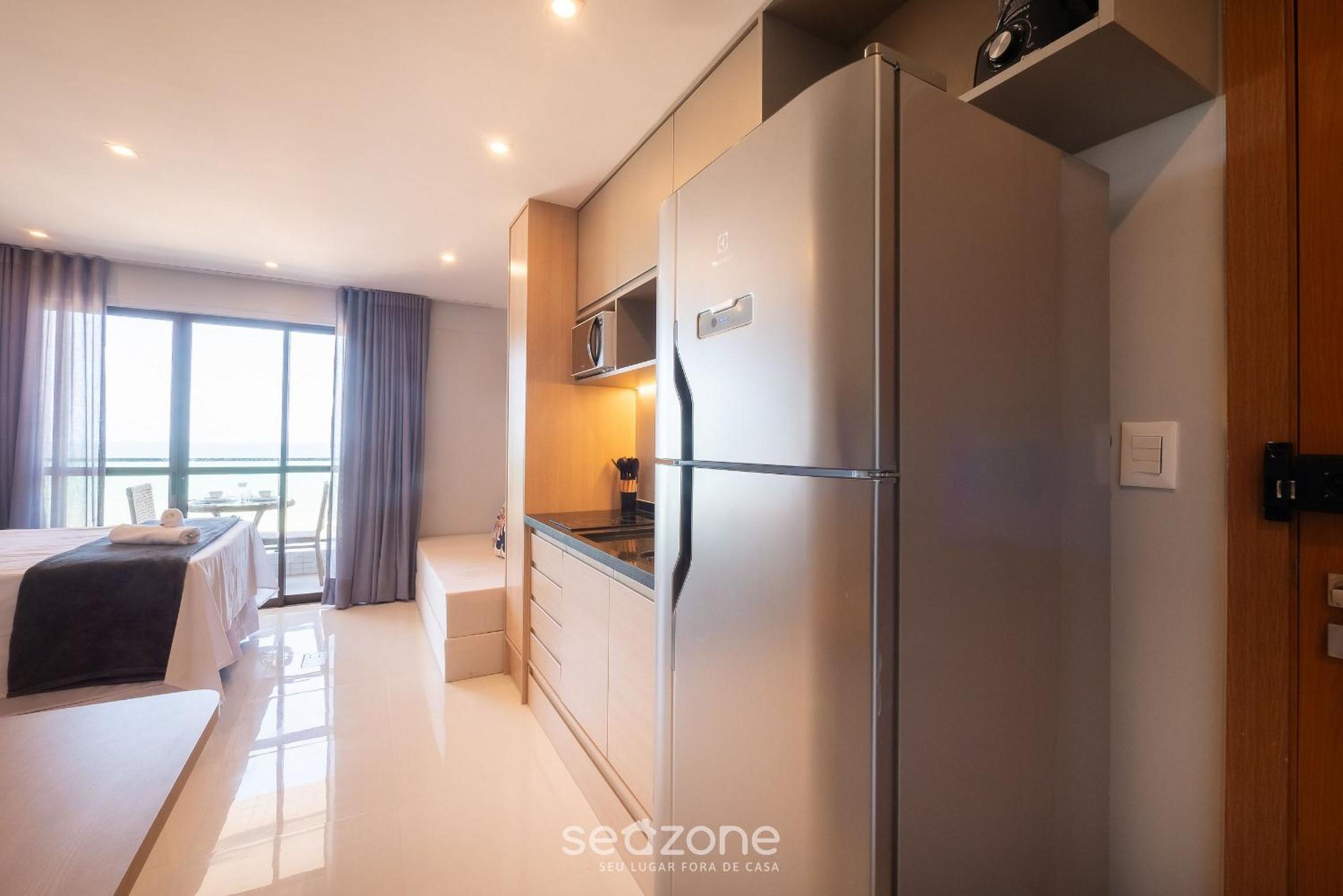 Stay just steps from Itapuã beach, with pool and gym - RGF