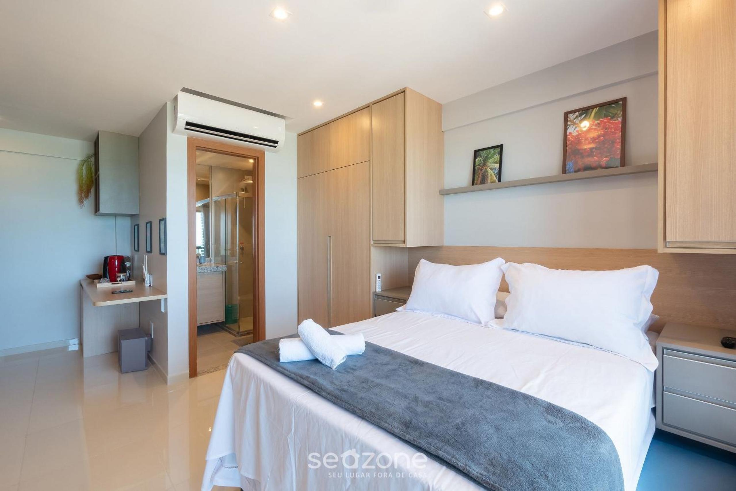 Stay just steps from Itapuã beach, with pool and gym - RGF