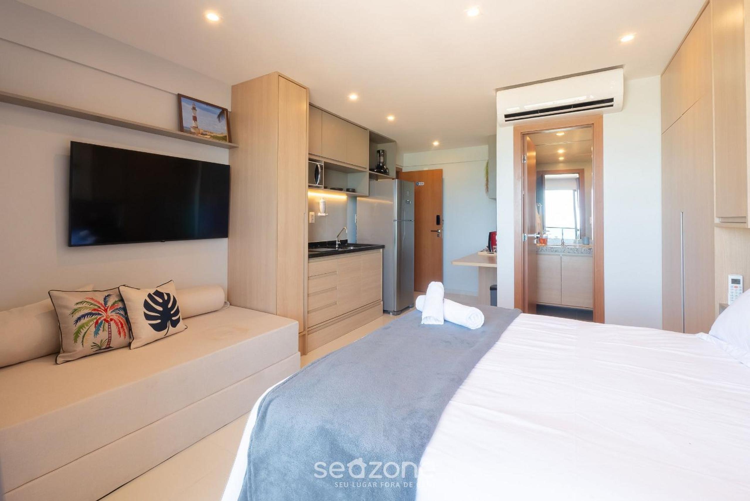Stay just steps from Itapuã beach, with pool and gym - RGF