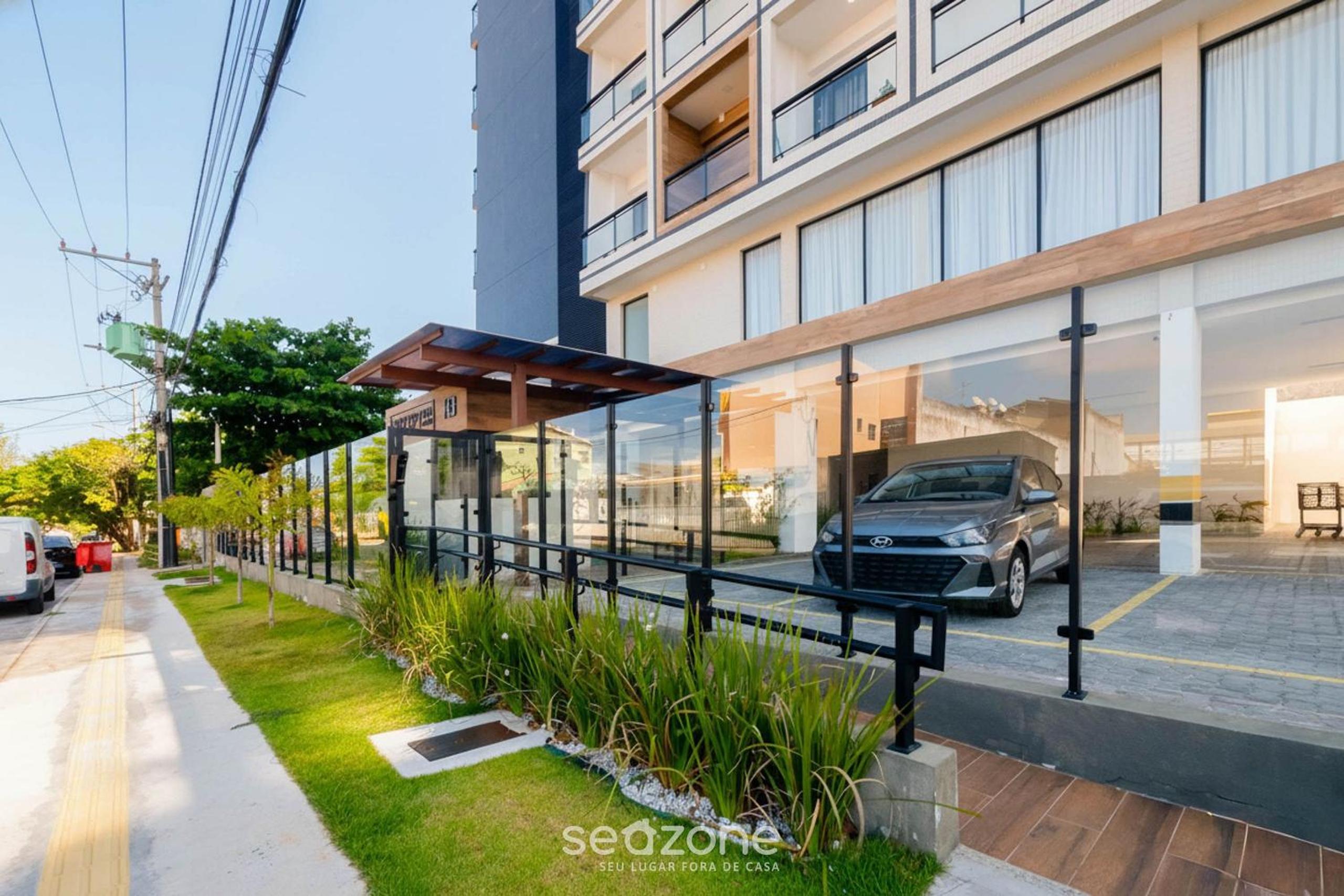 Fully equipped apartments in a building with a pool and gym, 280m from the beach - CLFs