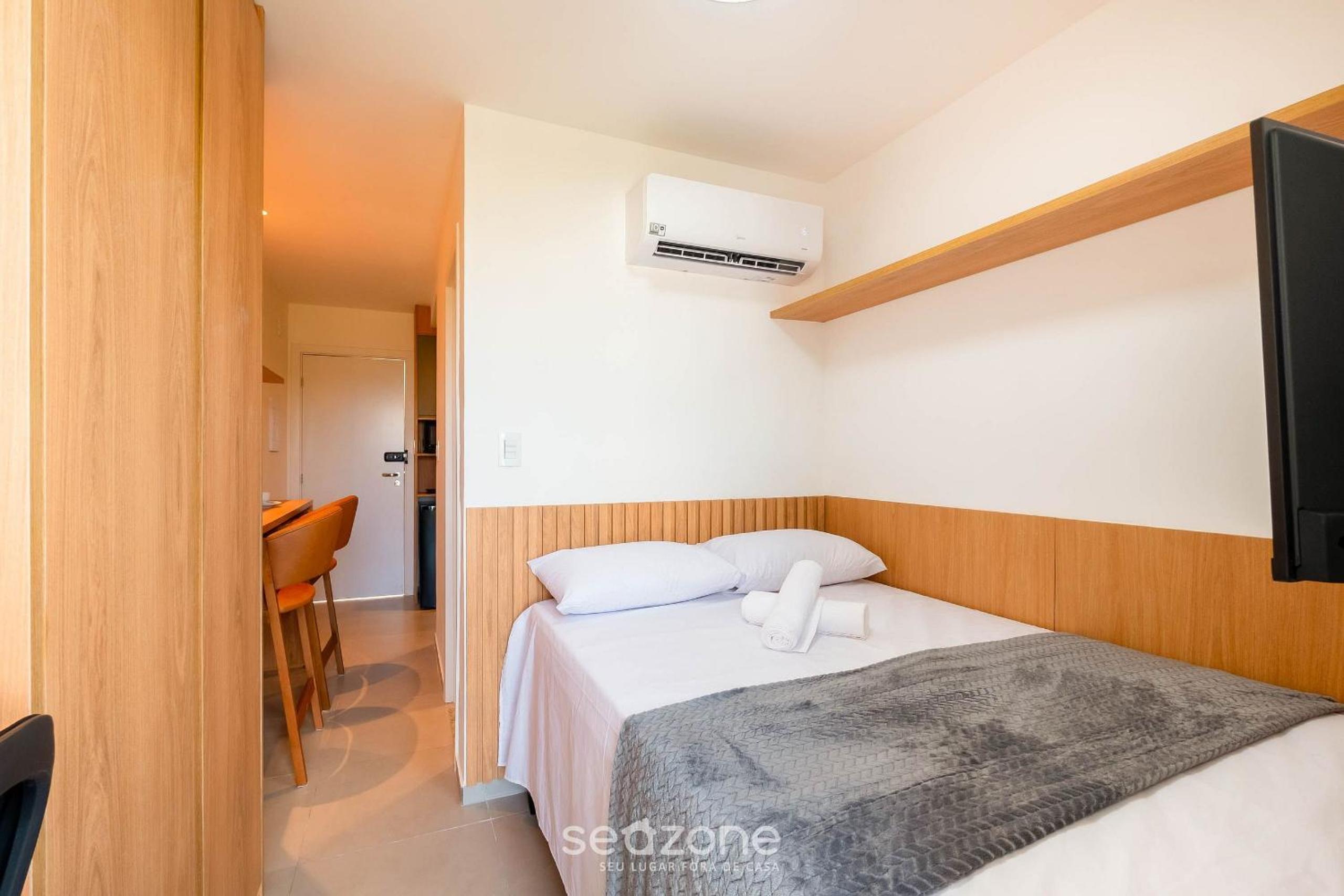 Fully equipped apartments in a building with a pool and gym, 280m from the beach - CLFs