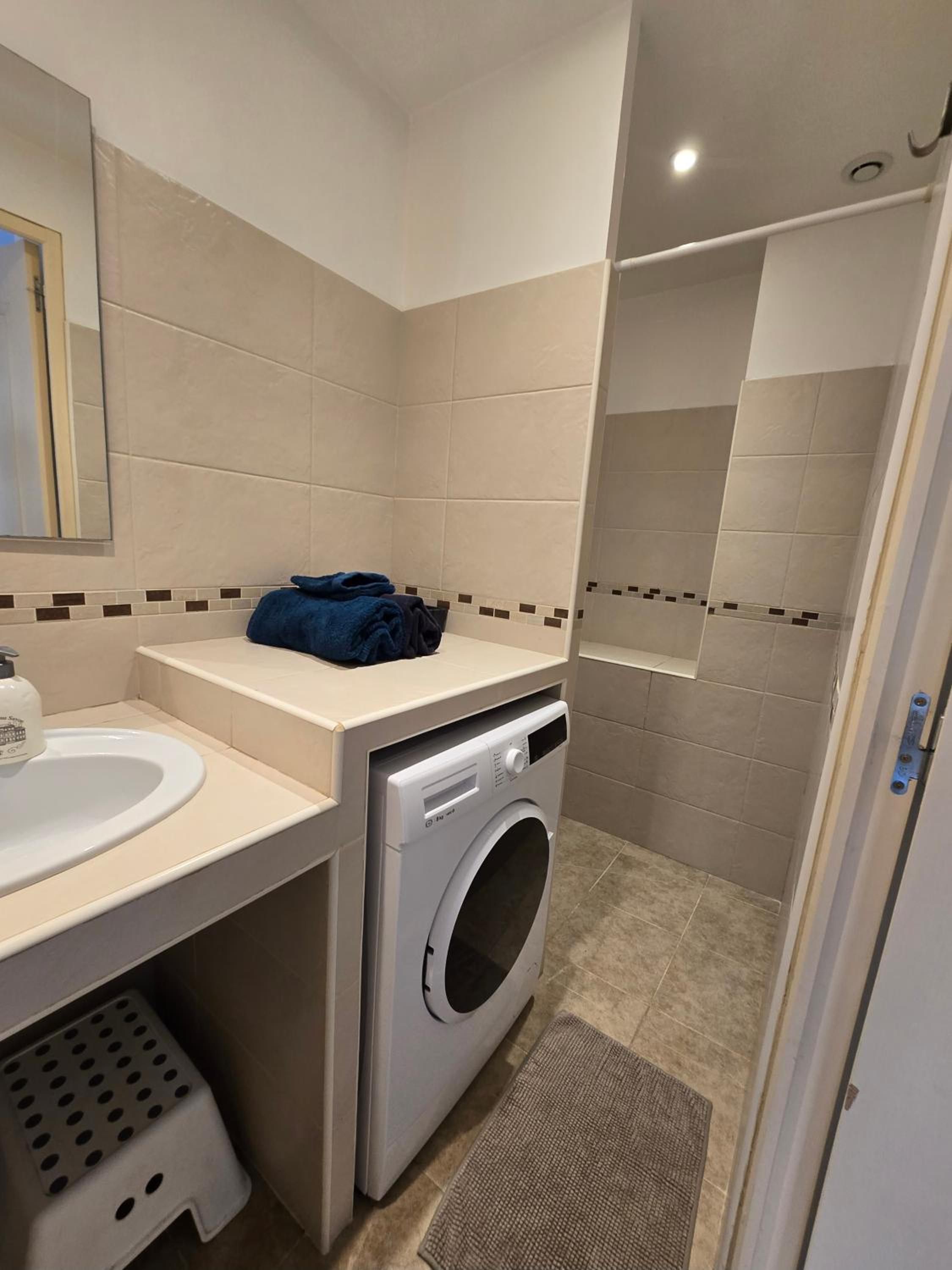 Studio cosy avec mezzanine & parking 2min Walibi