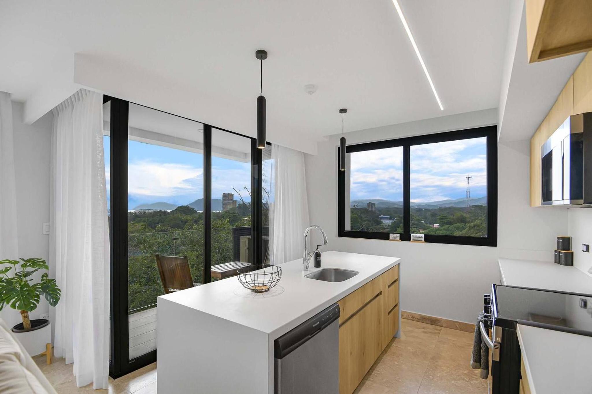 Heavenly View - 2 BDRM Oceanview Apartment