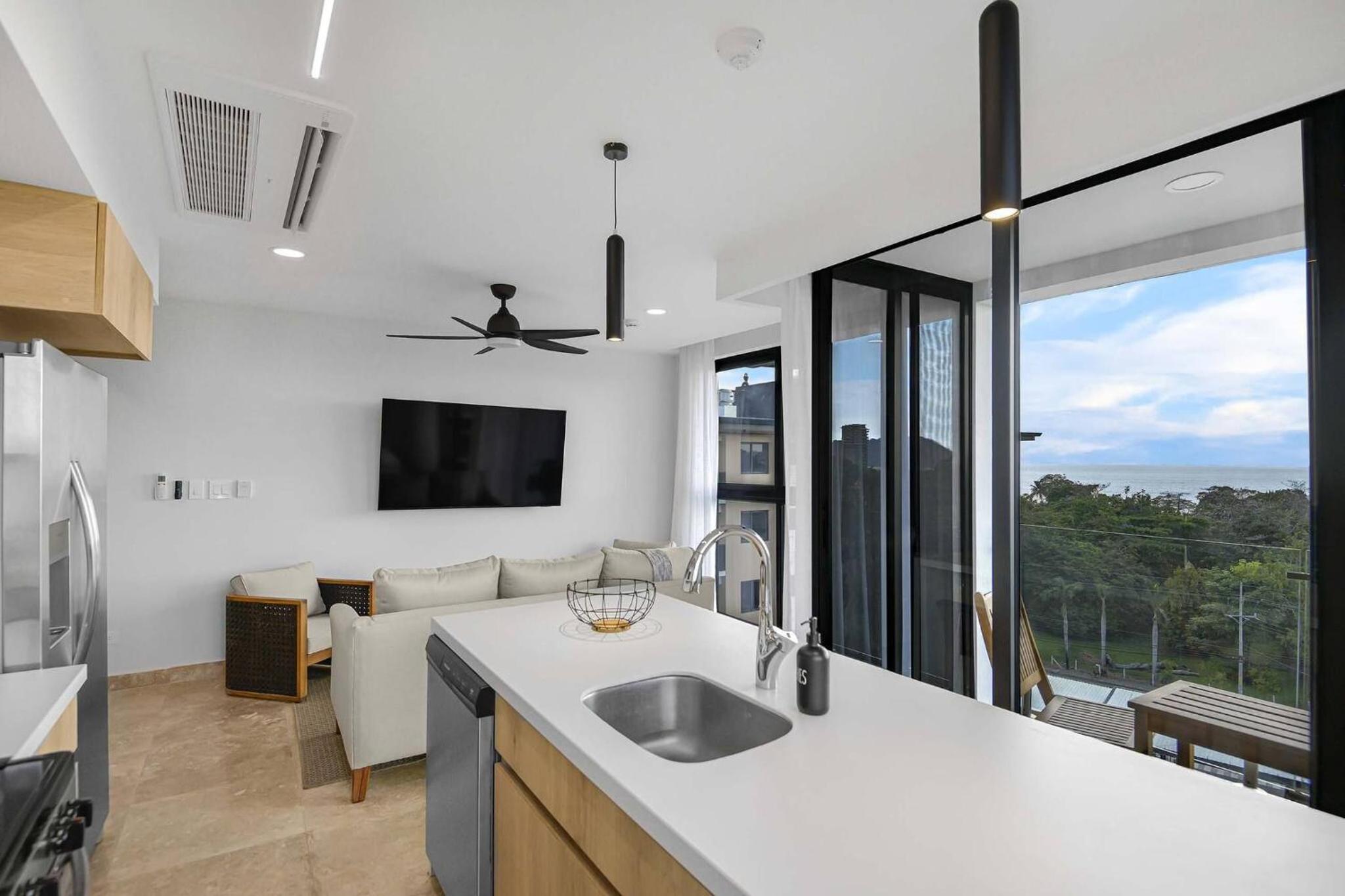 Heavenly View - 2 BDRM Oceanview Apartment