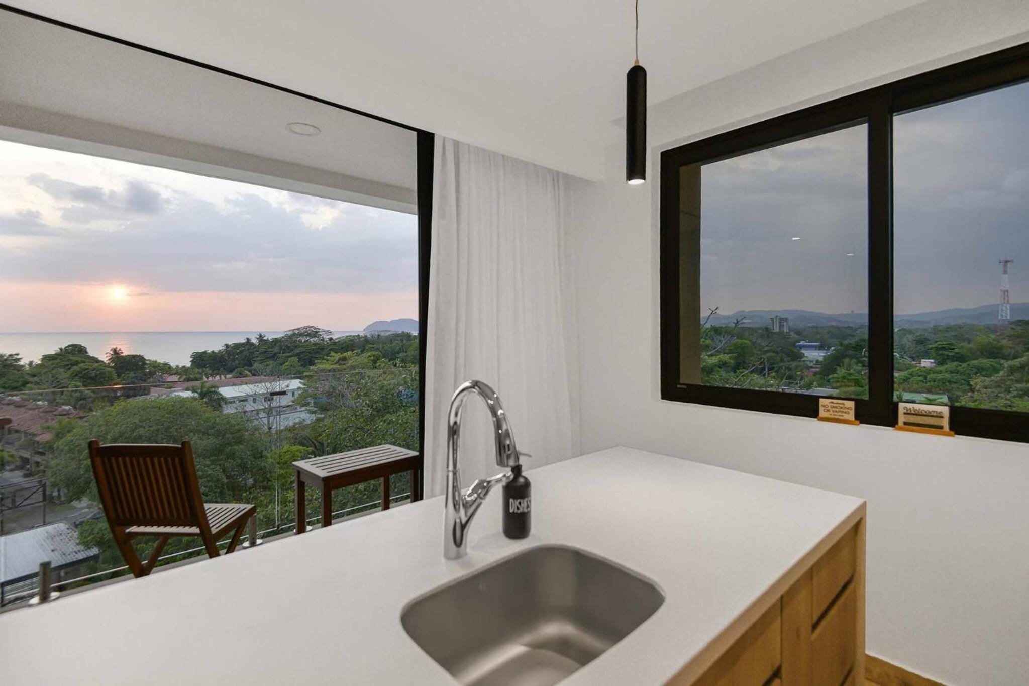 Heavenly View - 2 BDRM Oceanview Apartment
