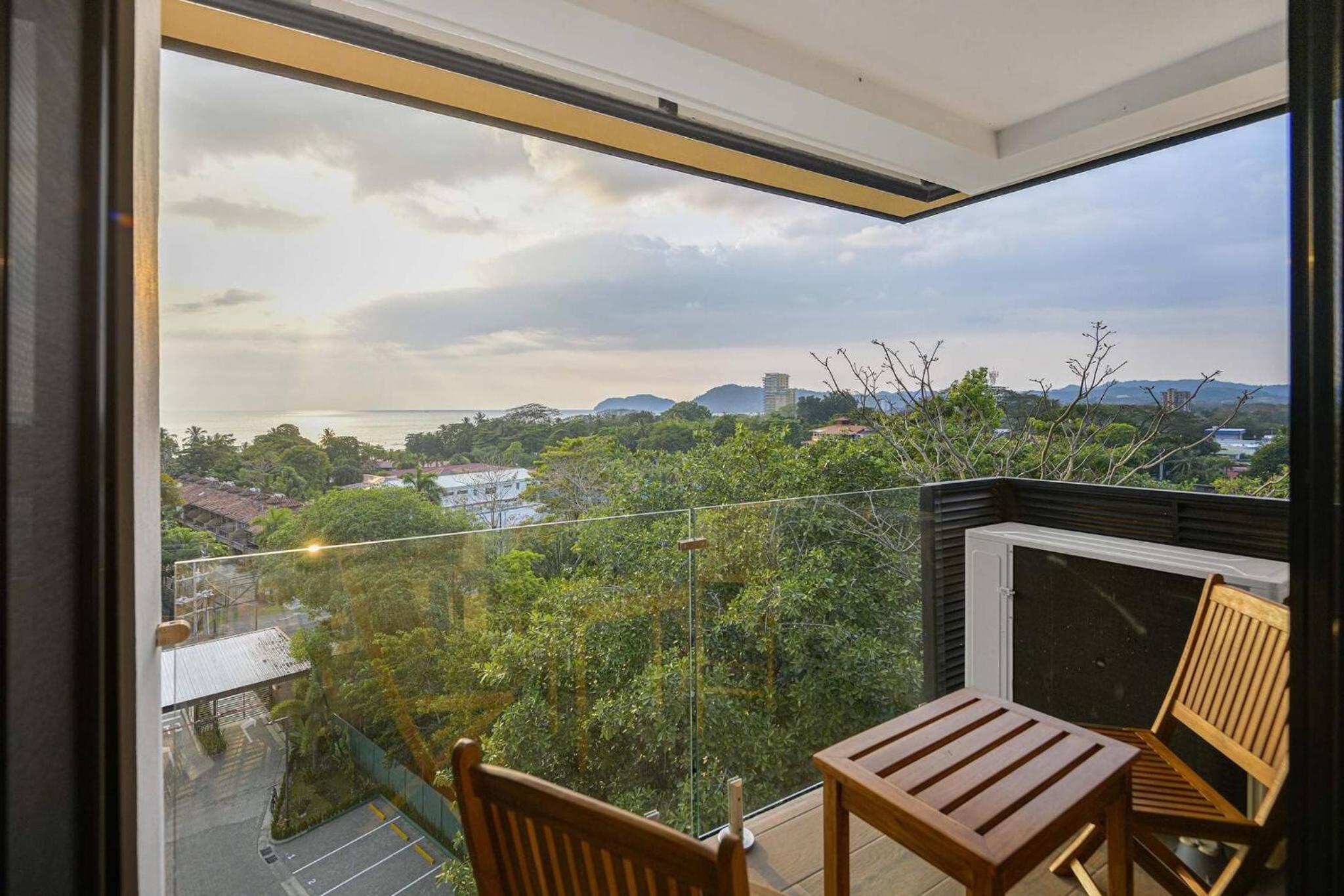 Heavenly View - 2 BDRM Oceanview Apartment