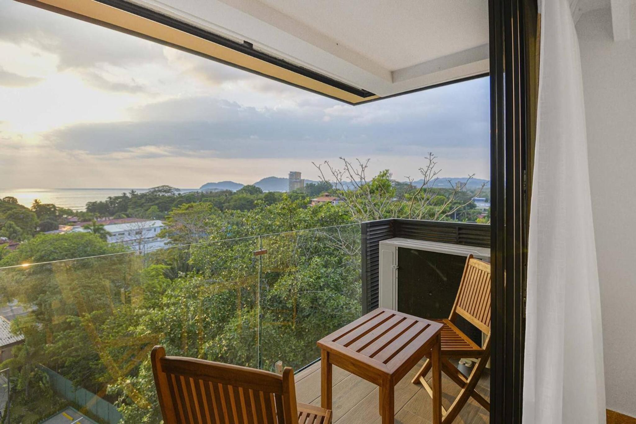 Heavenly View - 2 BDRM Oceanview Apartment