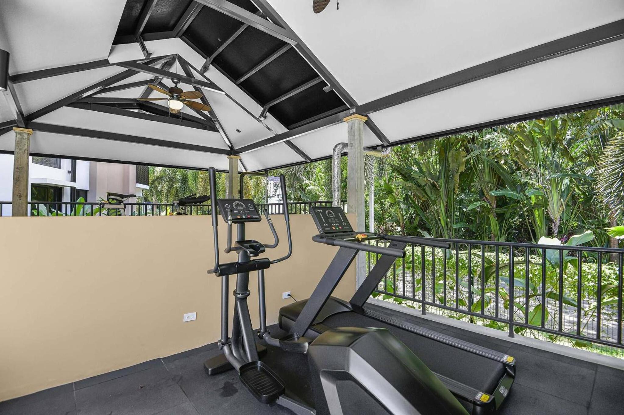 Heavenly View - 2 BDRM Oceanview Apartment