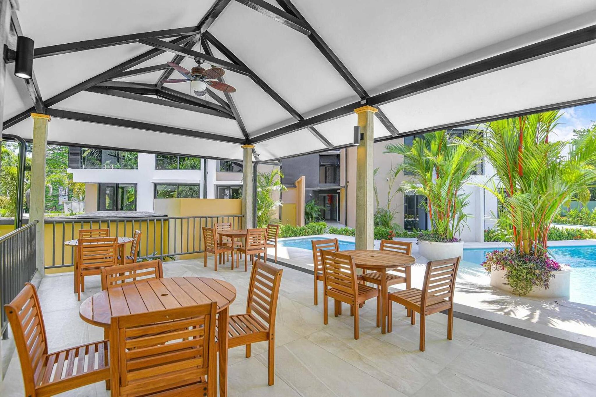Heavenly View - 2 BDRM Oceanview Apartment
