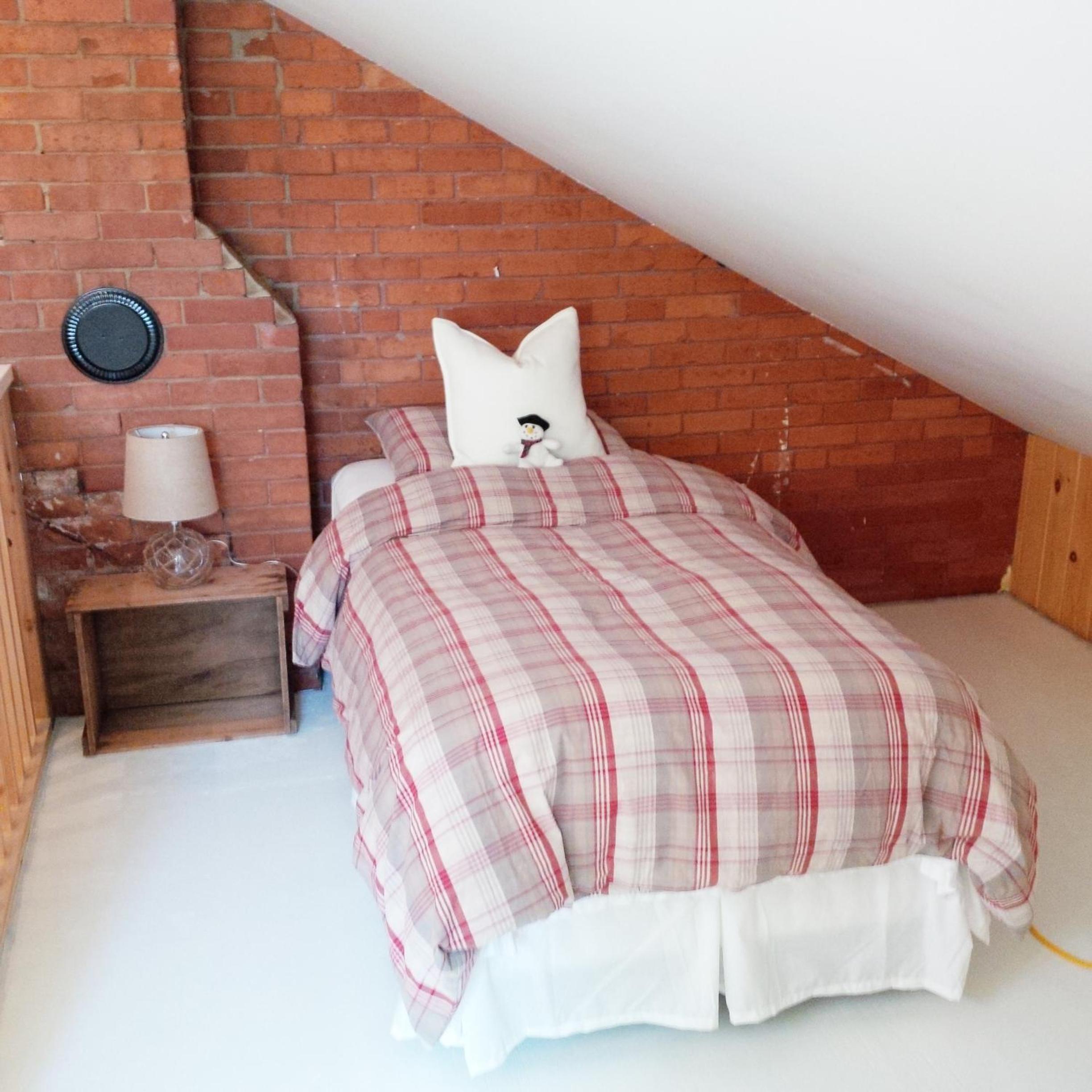 Picturesque School House Retreat