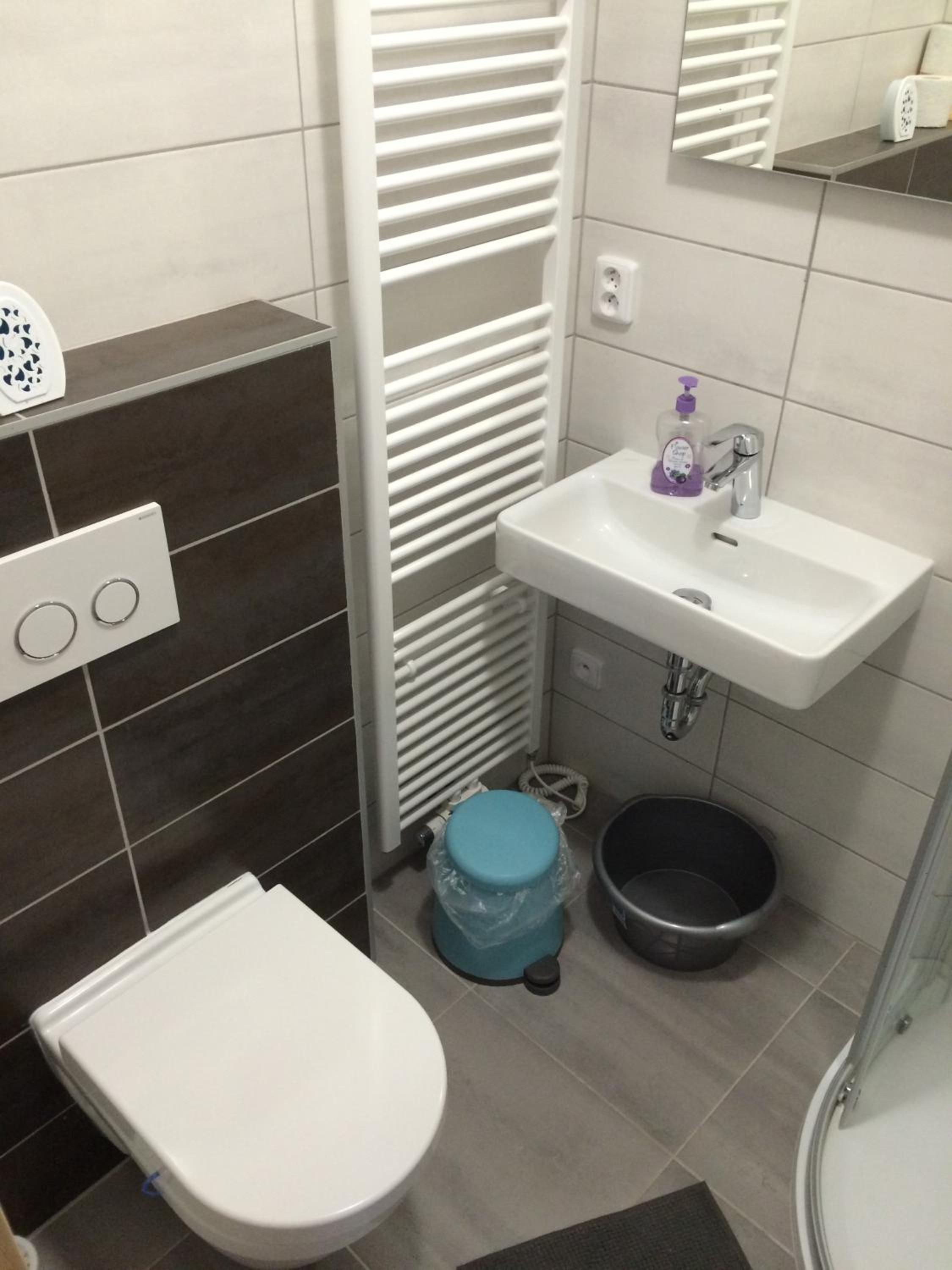 Villa Marcus - rodinný relax 200 m od Penzionu Kometa, u jezera s grilem a sdílenou kuchyní