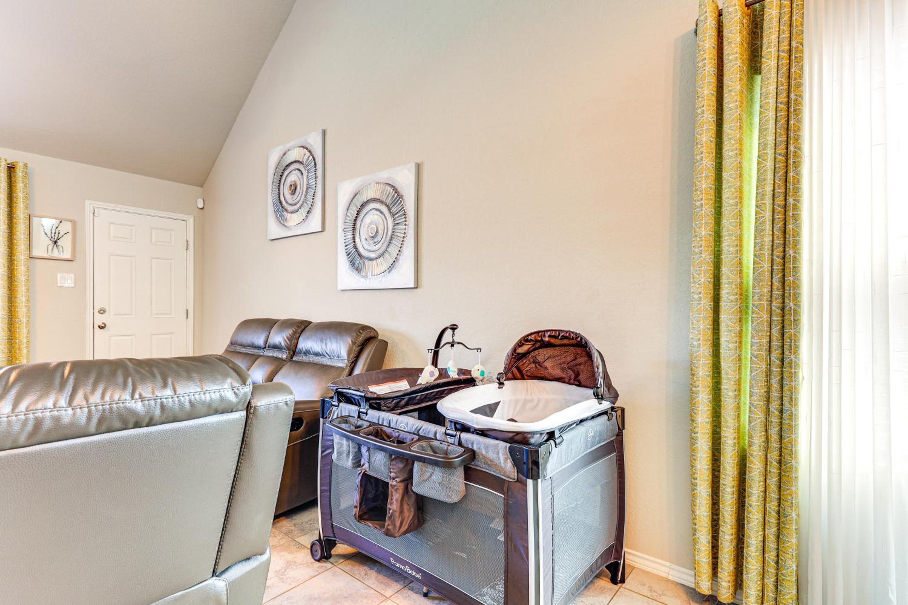 Spacious San Antonio Family Retreat Near SeaWorld!
