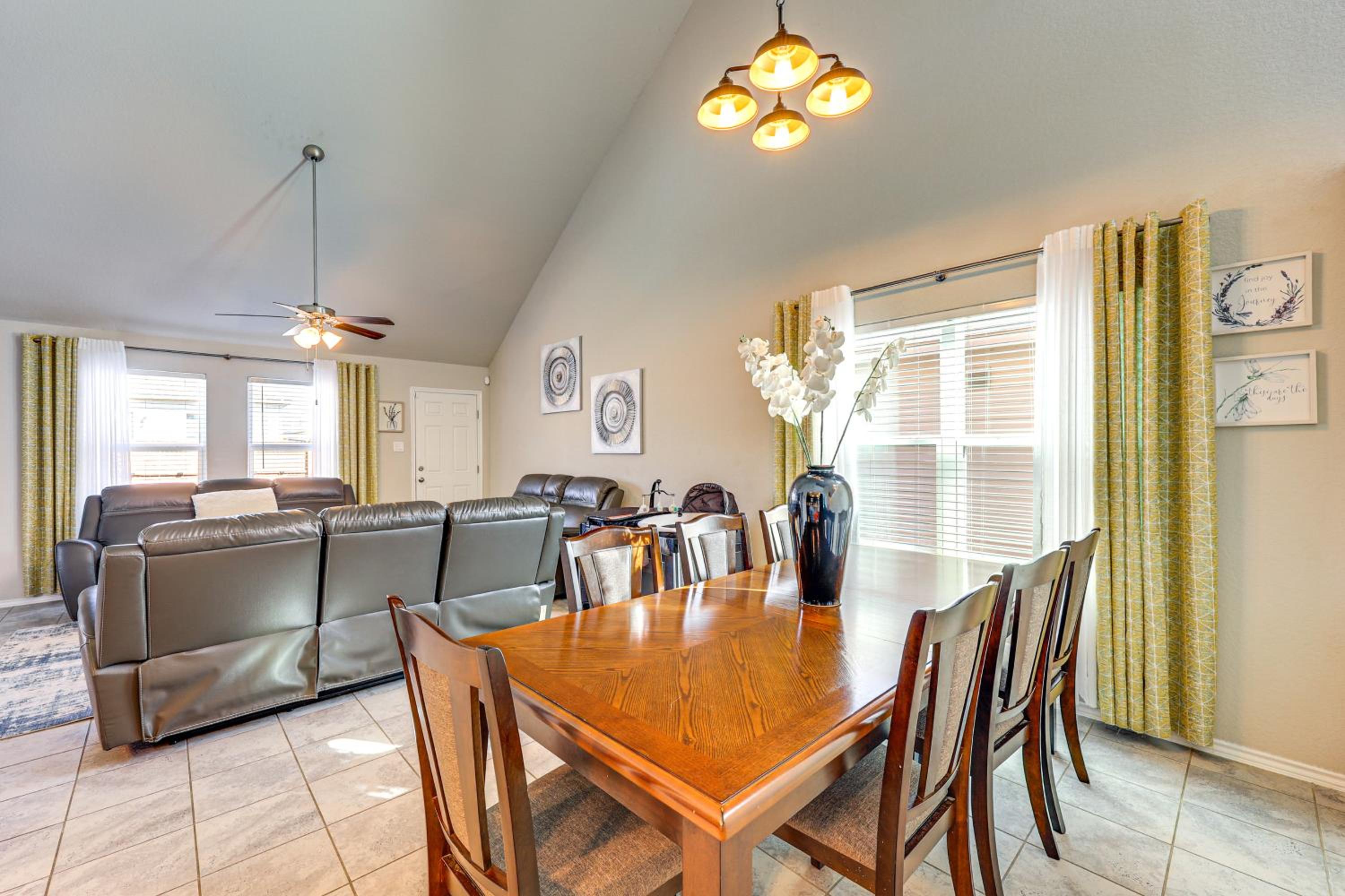 Spacious San Antonio Family Retreat Near SeaWorld!