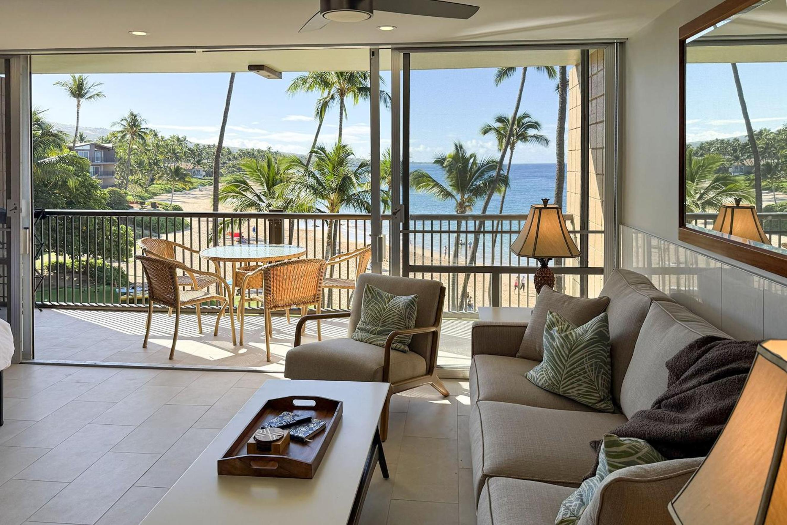 Mana Kai 304 - Renovated Oceanfront 2BR/2BA Condo, Split AC, Beach Access, Views