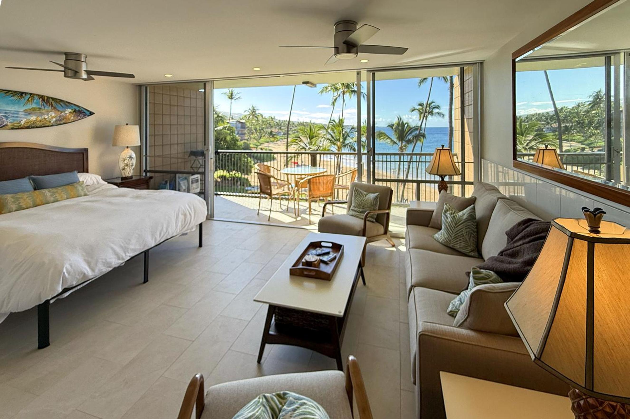 Mana Kai 304 - Renovated Oceanfront 2BR/2BA Condo, Split AC, Beach Access, Views