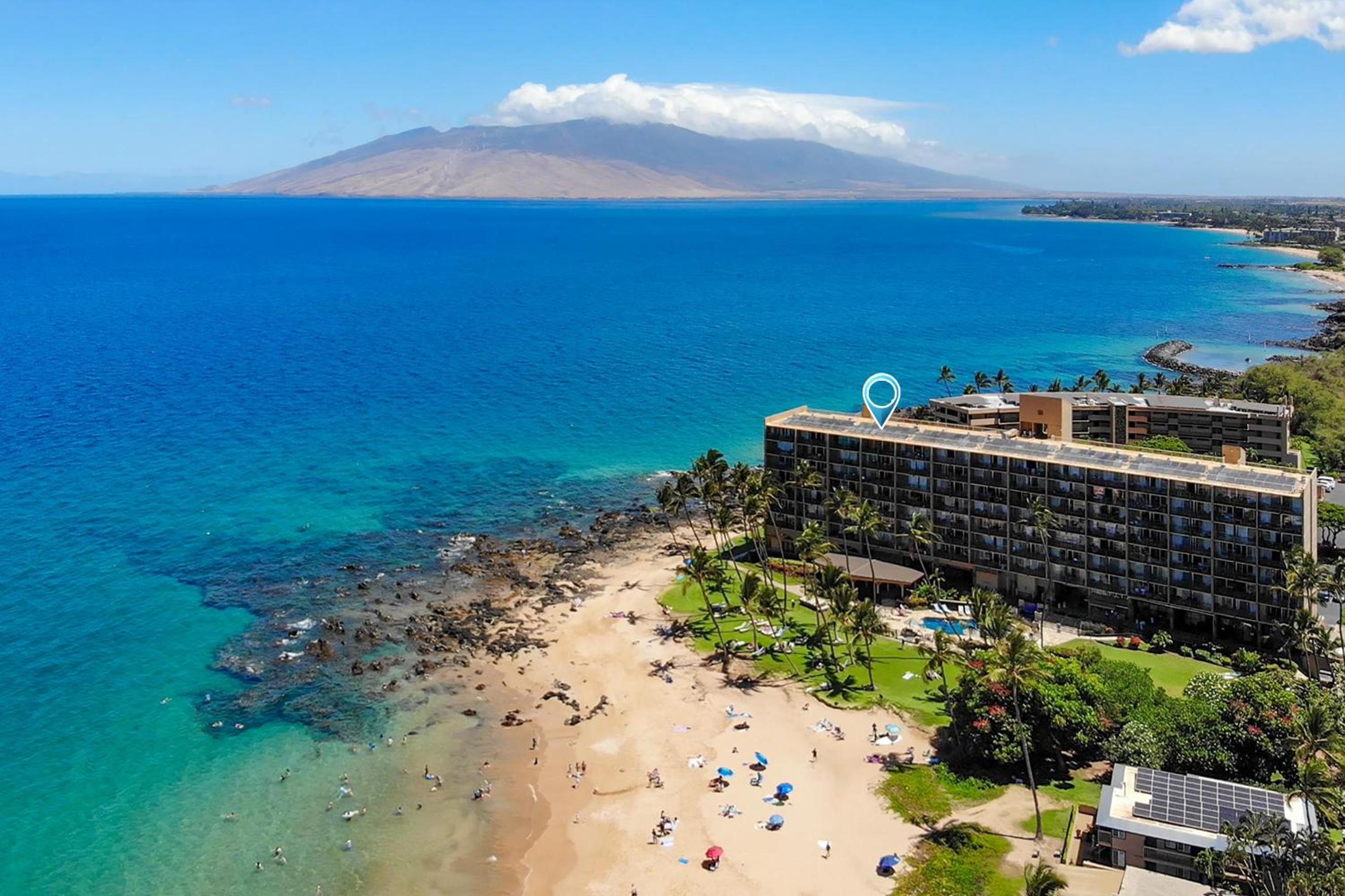 Mana Kai 304 - Renovated Oceanfront 2BR/2BA Condo, Split AC, Beach Access, Views