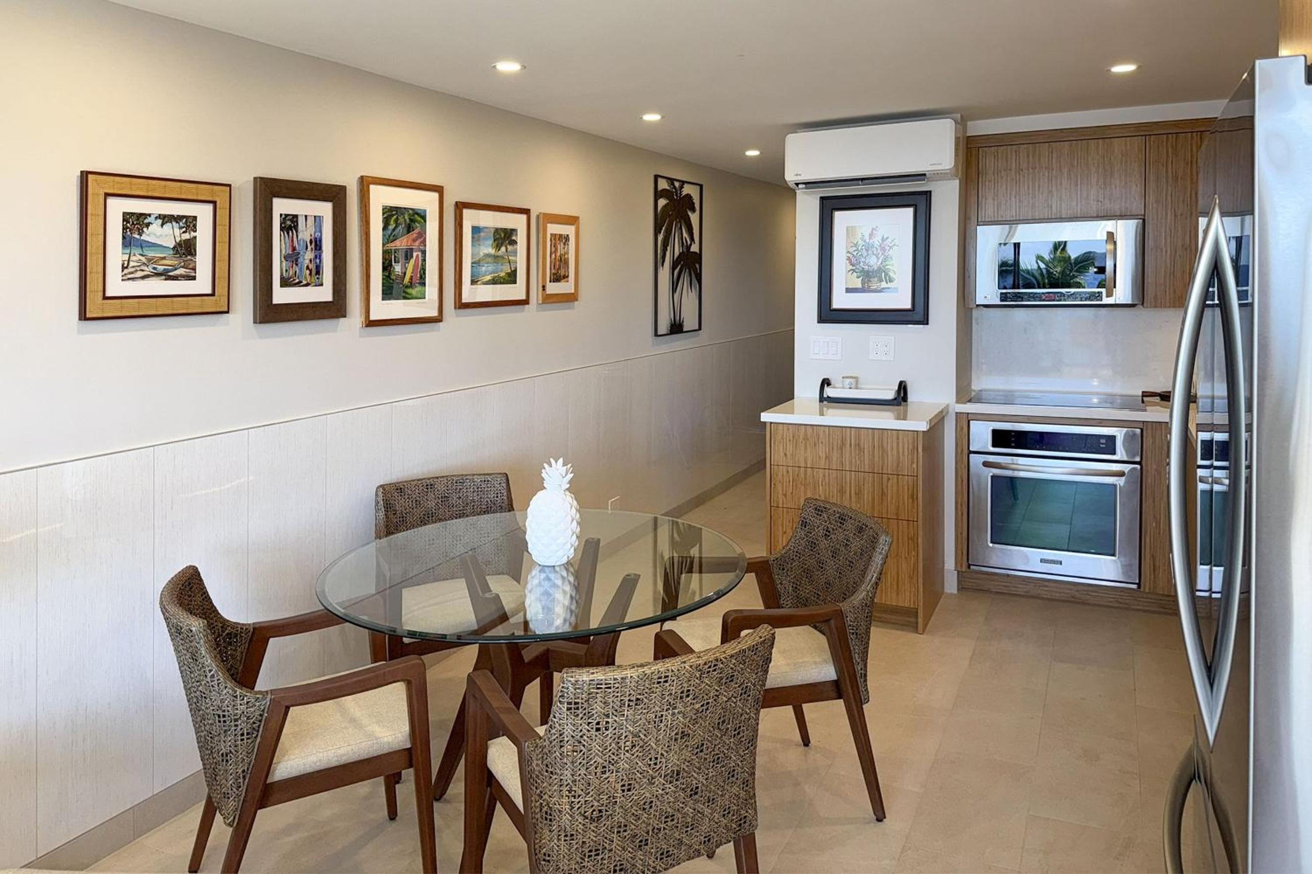 Mana Kai 304 - Renovated Oceanfront 2BR/2BA Condo, Split AC, Beach Access, Views