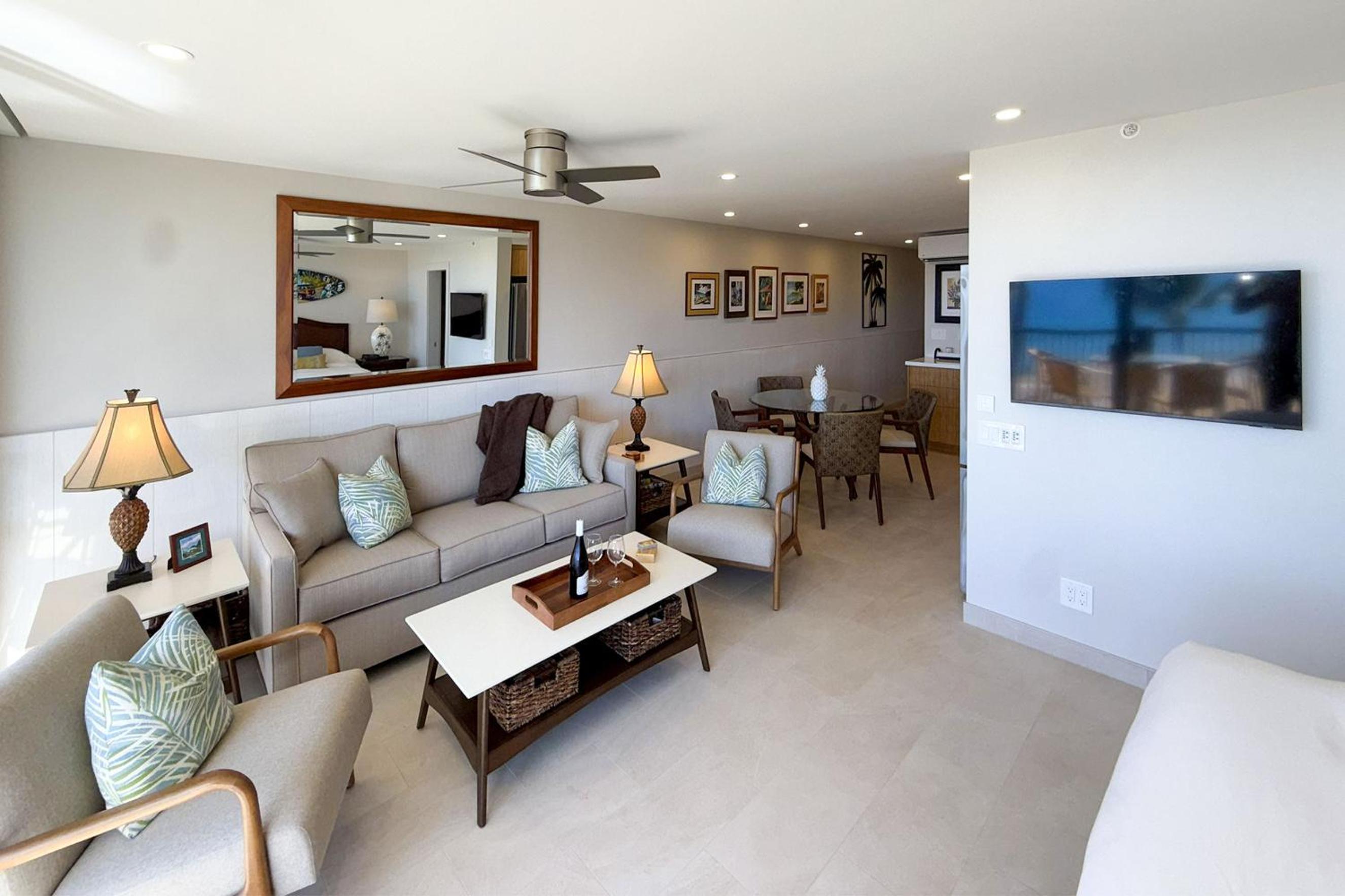 Mana Kai 304 - Renovated Oceanfront 2BR/2BA Condo, Split AC, Beach Access, Views