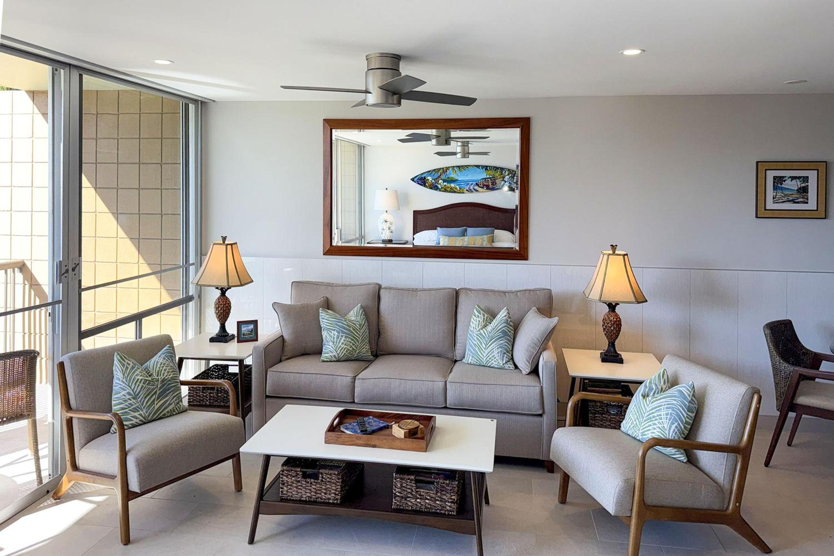 Mana Kai 304 - Renovated Oceanfront 2BR/2BA Condo, Split AC, Beach Access, Views