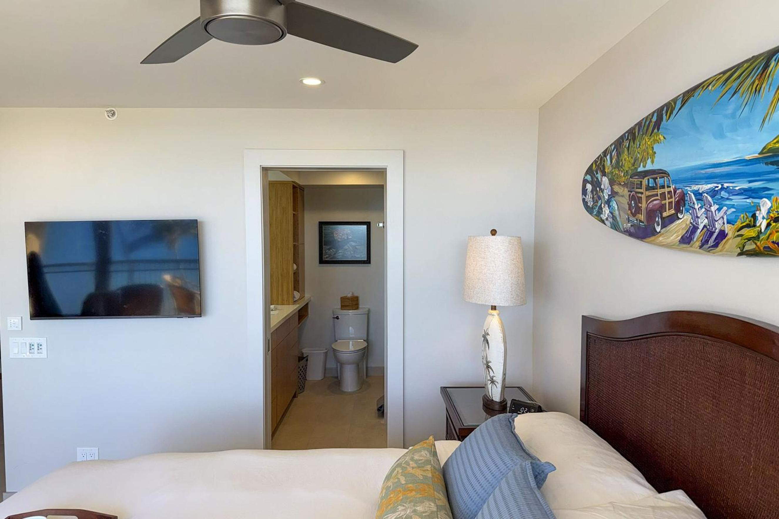 Mana Kai 304 - Renovated Oceanfront 2BR/2BA Condo, Split AC, Beach Access, Views